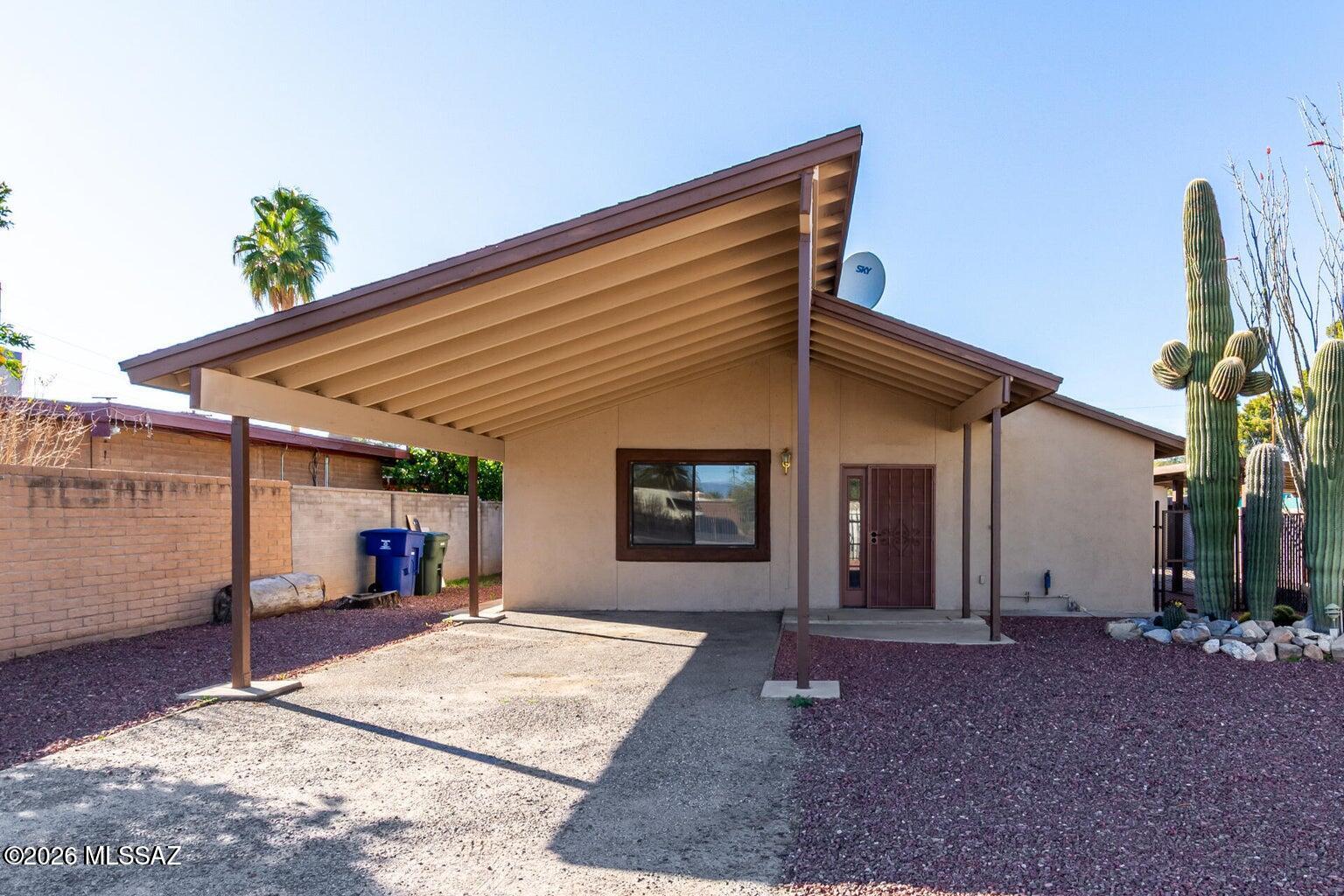 Spacious 3-Bedroom Home Near the University of Arizona! Welcome home to this spacious 3-bedroom, 2-bathroom residence offering comfortable living space in a convenient central Tucson location.

Situated on a generously sized lot, this home features ample parking, secure gated rear alley access, and plenty of outdoor space to relax or entertain. Whether you're enjoying time outside with family and friends or simply appreciate the extra room, this property offers the flexibility to fit your lifestyle. Washer and dryer hookups are available and ready for your appliances. The home features a fully functional kitchen with plenty of space for everyday cooking and entertaining. Stay comfortable year-round with ice-cold central air conditioning, keeping you cool even during Arizona's.... summer days. Conveniently located just 7 minutes from the University of Arizona, this home is ideal for students, faculty, and professionals alike. You'll also be just minutes from Reid Park, Hi Corbett Field, El Con Mall, grocery stores, restaurants, and everyday conveniences. Don't forget to stop by the locally loved Barrio Bread, just around the corner, for your morning pastry or coffee. Pets welcome and are subject to owner approval.