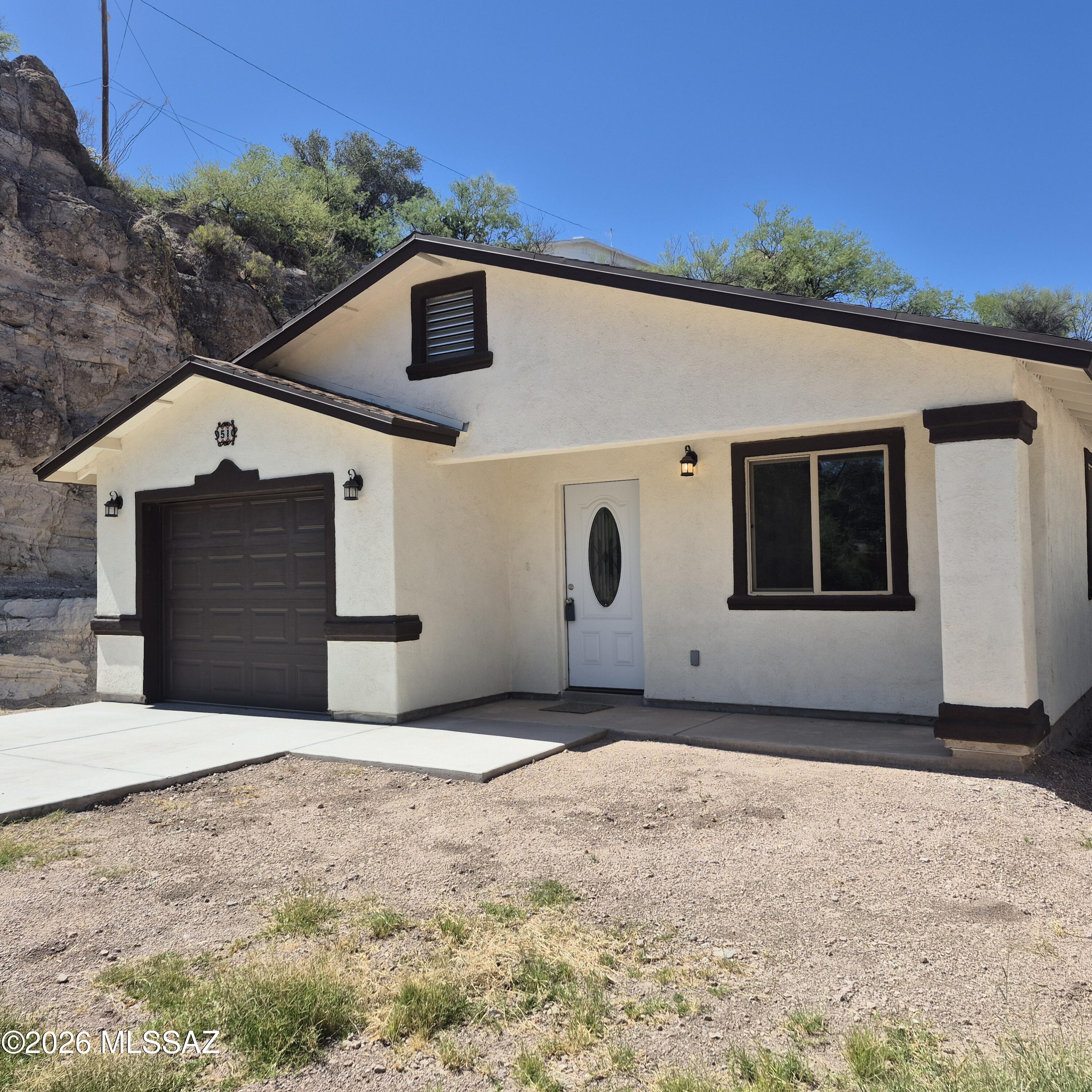 Don't Wait. House in Nogales, AZ. new construction with a 2-year, Warranty included.
Located in a walkable neighborhood close to shopping center, an elementary school, (Lincon) downtown, this property features 3 Bedrooms, 2 Bathrooms, a spacious living area and an open floor plan for your comfort. And 1 car garage.