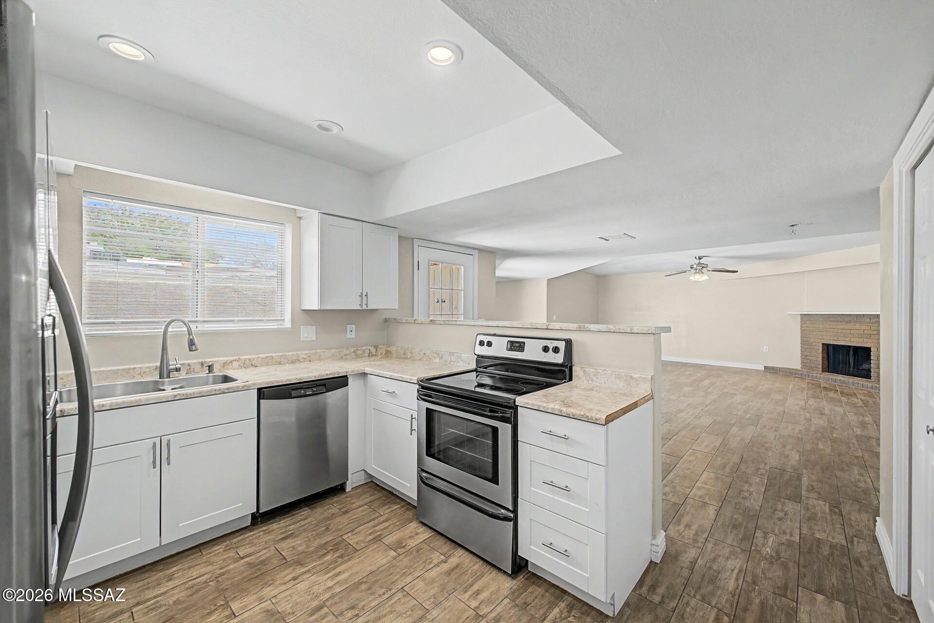Menlo Park Parade Of Homes (1-40) - Residential