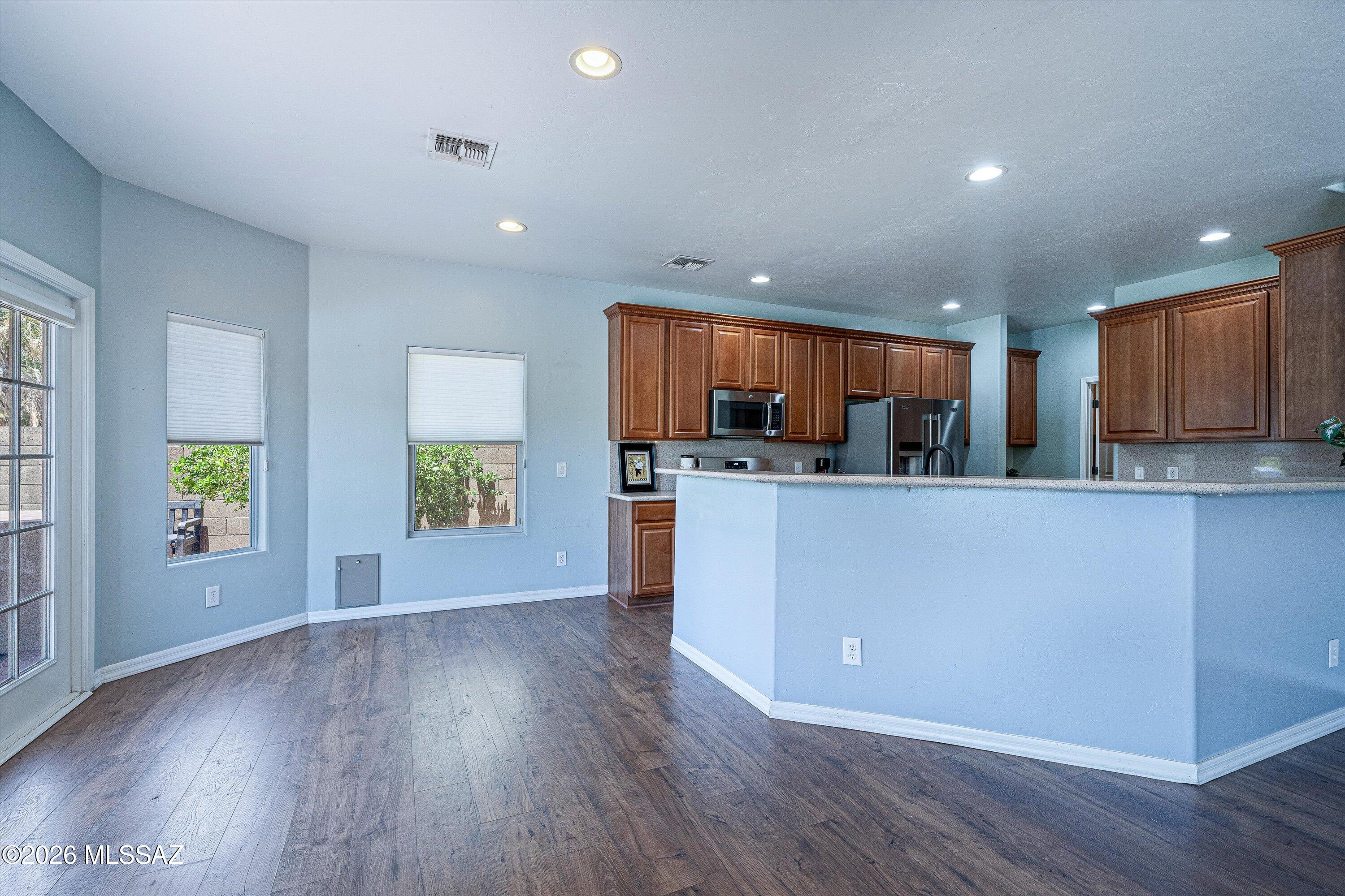 Black Horse (1-411) - Residential