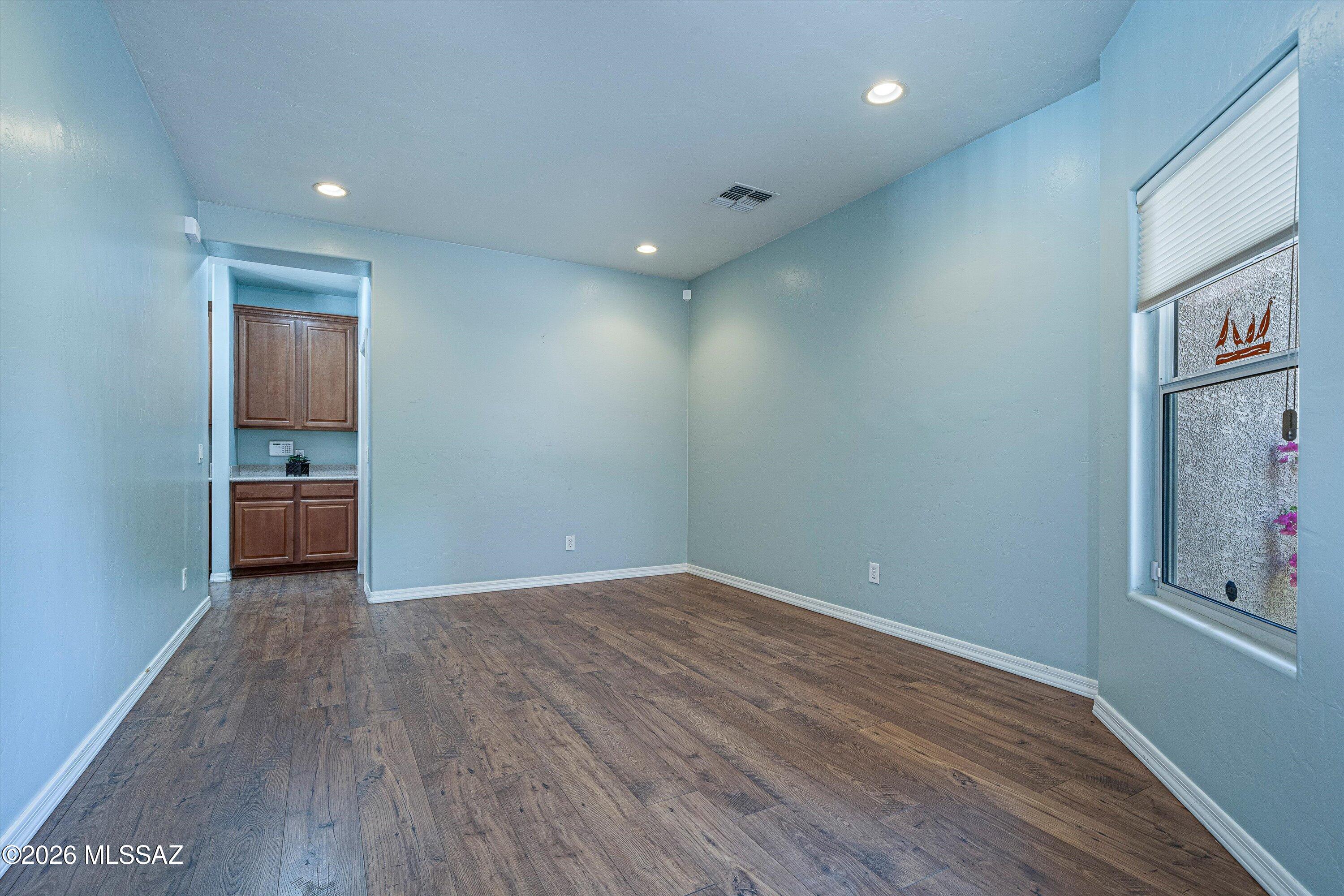 Black Horse (1-411) - Residential
