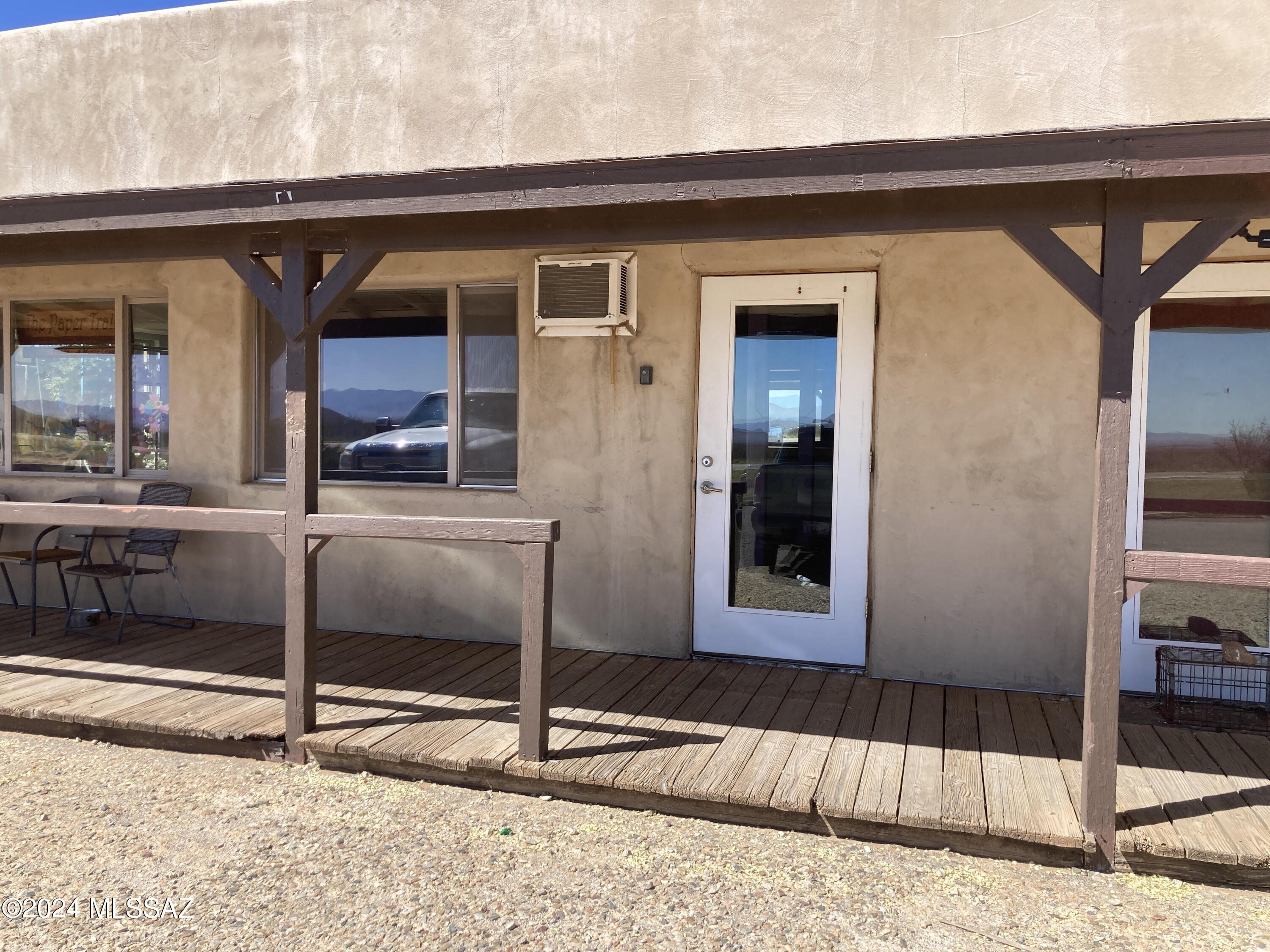 End Unit with access to fenced side/rear yard - Two rooms and lavatory.  Good for small retail or professional office - Take advantage of Friday morning Farmer's/Craft Market on the boardwalk - Good foot traffic in area - next to Post Office