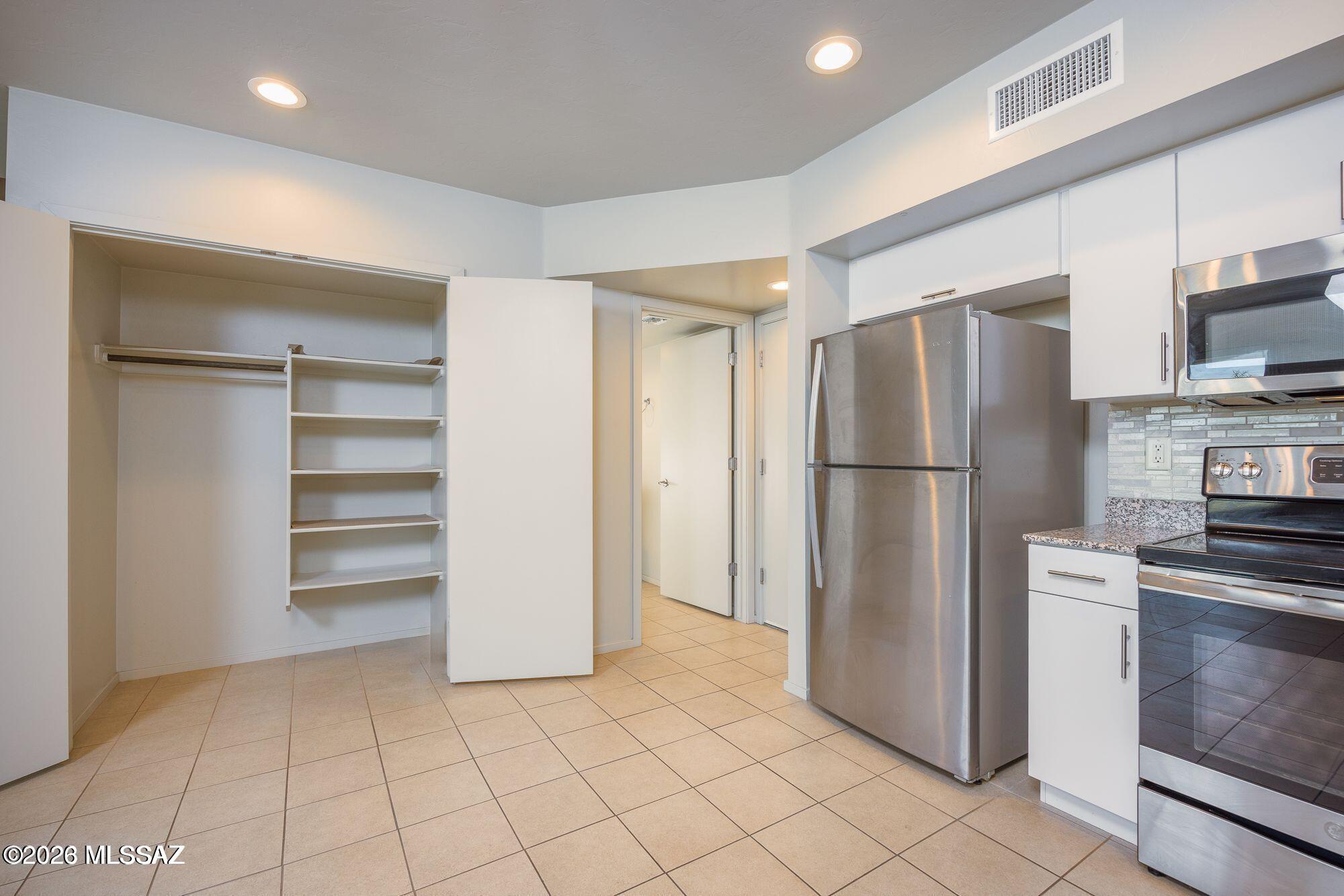 Park Modern SQ20171350679 - Residential Lease