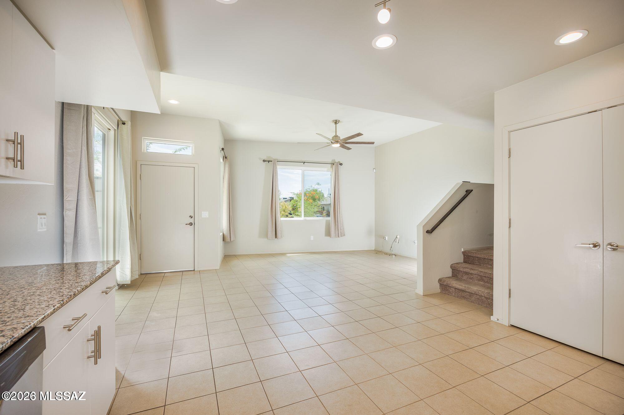 Park Modern SQ20171350679 - Residential Lease