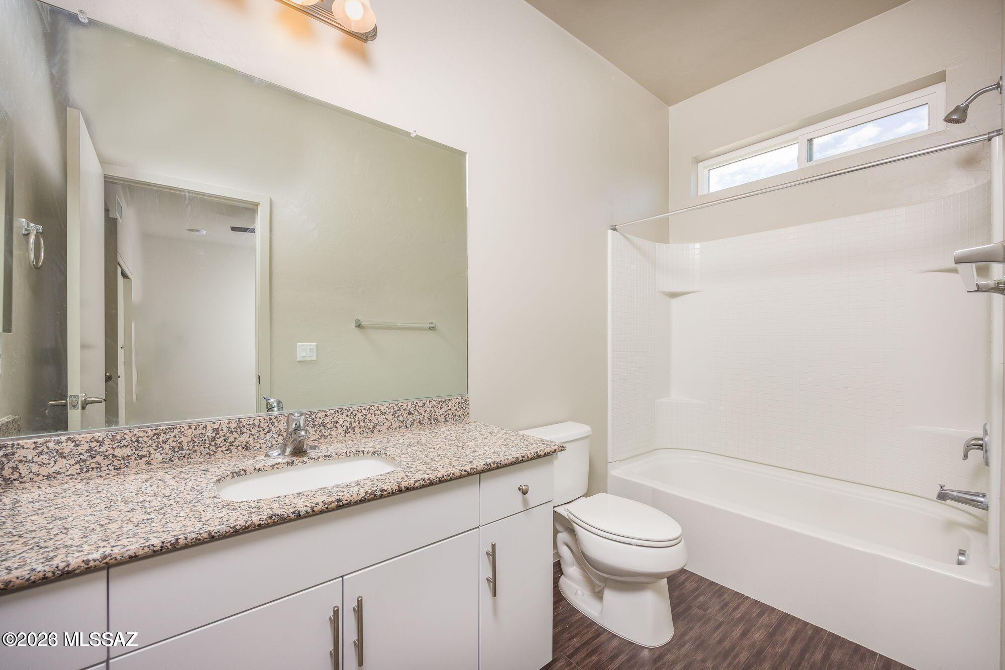 Park Modern SQ20171350679 - Residential Lease