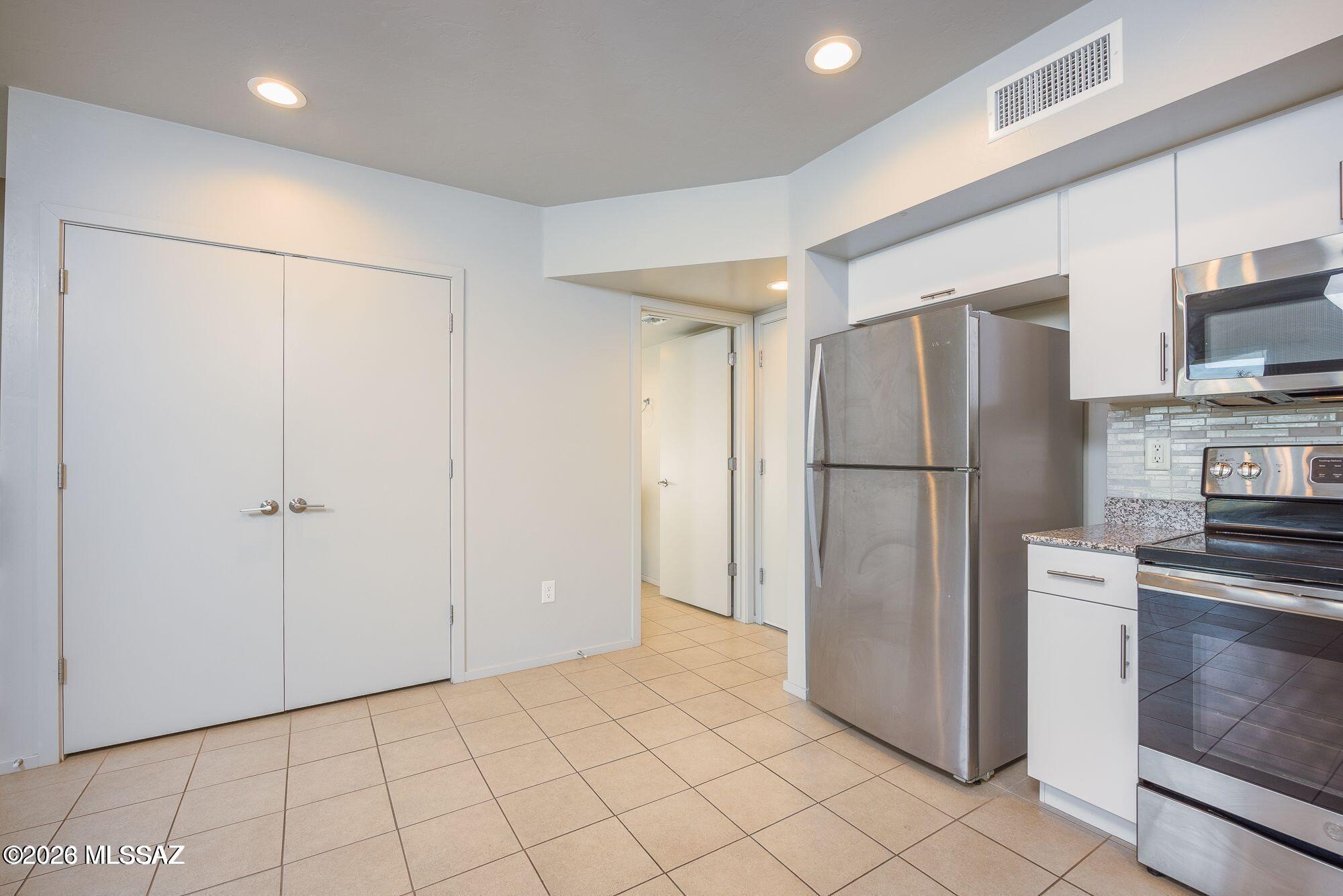 Park Modern SQ20171350679 - Residential Lease