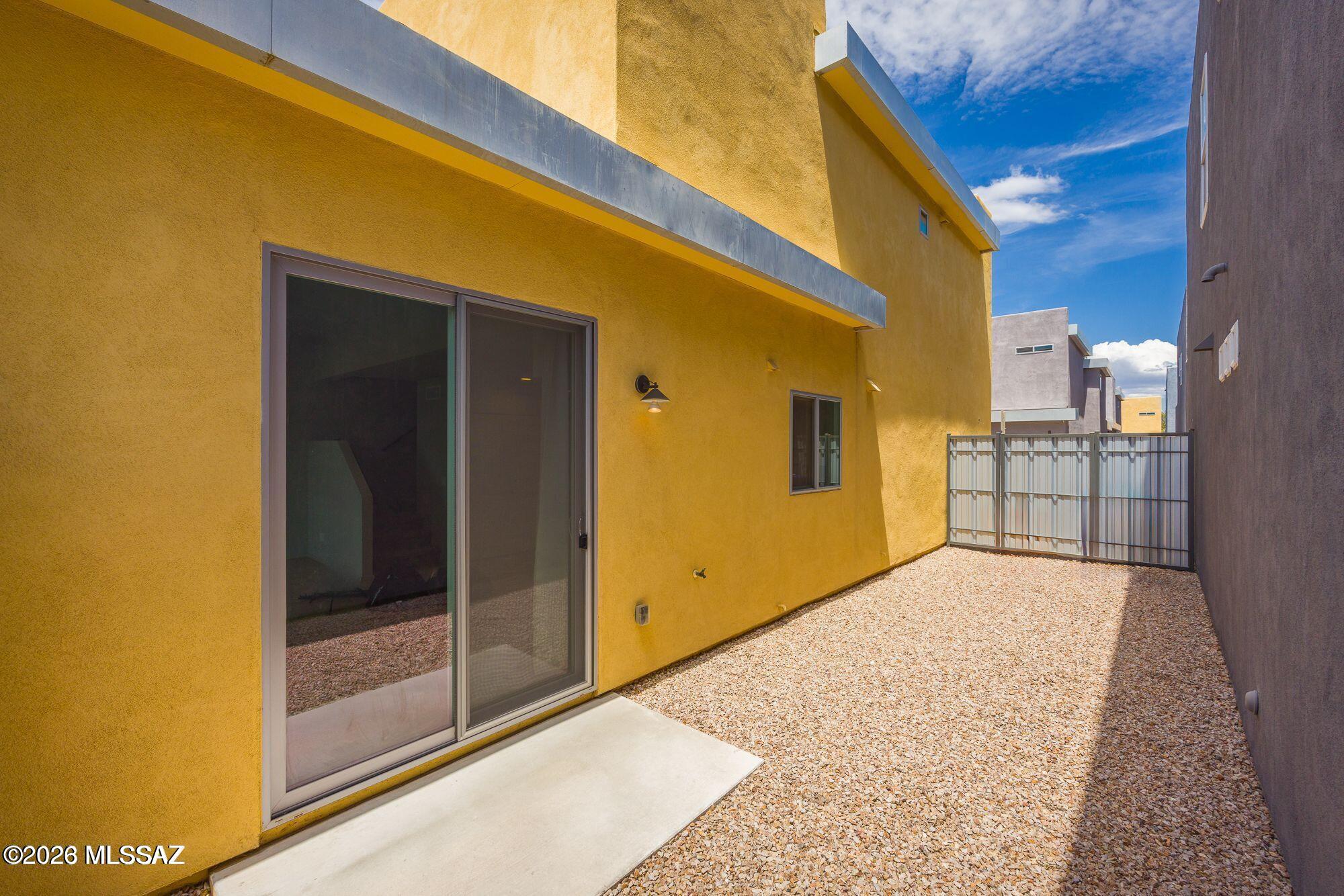 Park Modern SQ20171350679 - Residential Lease