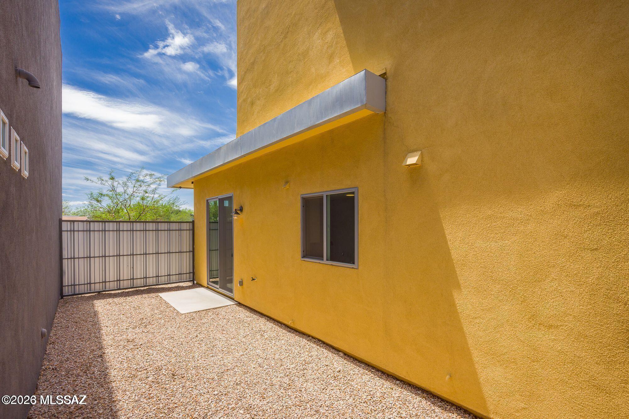 Park Modern SQ20171350679 - Residential Lease