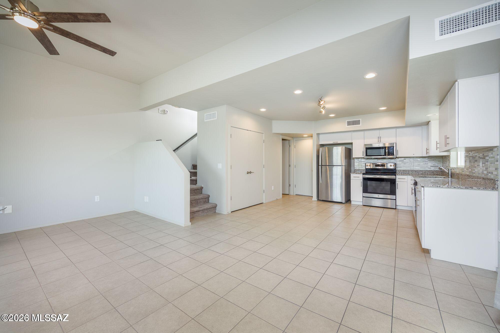 Park Modern SQ20171350679 - Residential Lease