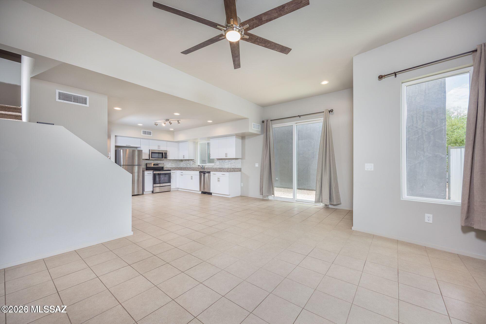 Park Modern SQ20171350679 - Residential Lease