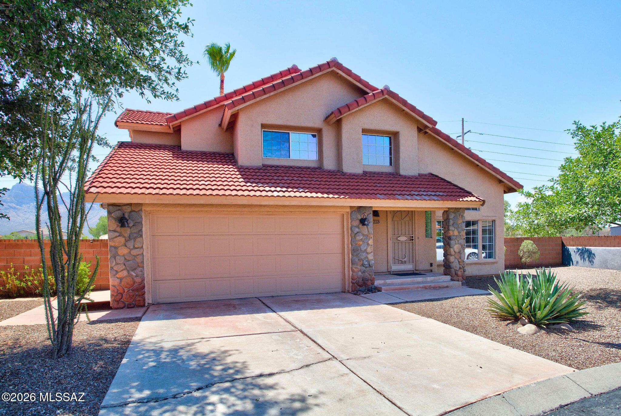 Views, Views, Views! One of the best lots in the subdivision with breathtaking Pusch Ridge Mountain views and no home behind. Located on a cul-de-sac in a desirable guard-gated golf course community, this home offers privacy, outstanding views, and a convenient Oro Valley location.
The popular floor plan features two separate living areas with soaring ceilings, a gas fireplace, tile flooring, new carpet, ceiling fans, window coverings, and freshly painted interior. The spacious primary suite includes a private balcony to enjoy the mountain views, dual sinks, a walk-in shower with tile surround and decorative accent band, and a large walk-in closet.
The kitchen offers Corian countertops, an undermount sink, bar seating for two, abundant cabinetry, and stainless steel appliances including refrigerator with water and ice dispenser, built-in microwave, gas range, and dishwasher.
Step outside to your private backyard featuring a pool and spa with a wrought iron enclosure, covered patio, extended brick paver patio, and a spacious yard. Additional features include a remodeled guest bathroom, 2-car garage, and attractive stone accents on the front pillars.
Enjoy easy access to shopping, restaurants, parks, walking and biking trails, top-rated schools, and the Oro Valley Community & Recreation Center with golf, tennis, pickleball, fitness facilities, and swimming.