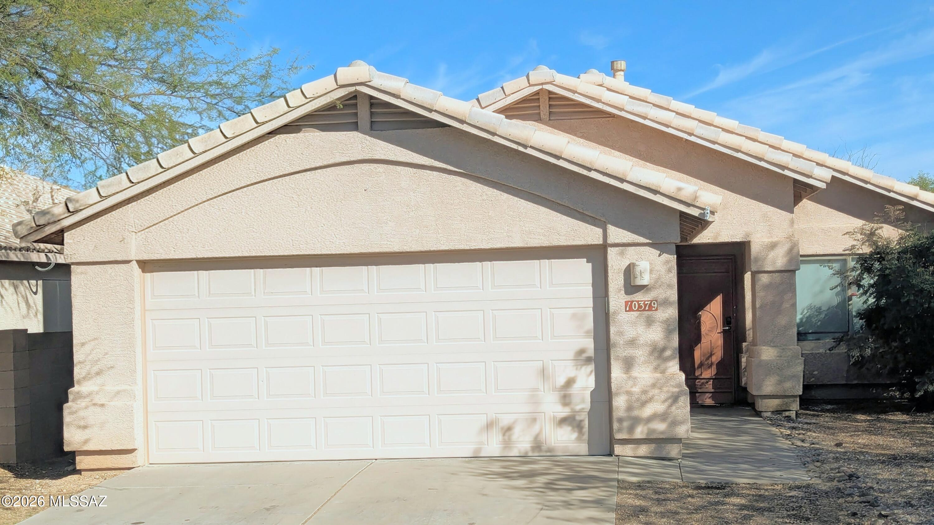 Super cute 3-bedroom, 2-bath home featuring brand-new premium vinyl flooring in the living, kitchen, and dining areas, along with new carpet in all bedrooms. The open layout offers a warm, inviting feel--perfect for both everyday living and entertaining.
Located in the desirable Mesquite Ranch community, residents enjoy exceptional amenities including two swimming pools, shaded play areas, scenic walking trails, and sports courts, including a full basketball court. Conveniently situated near shopping, dining, and quick access to I-10, this home offers the perfect blend of comfort, convenience, and serenity. Located in the Vail School District and priced to sell!