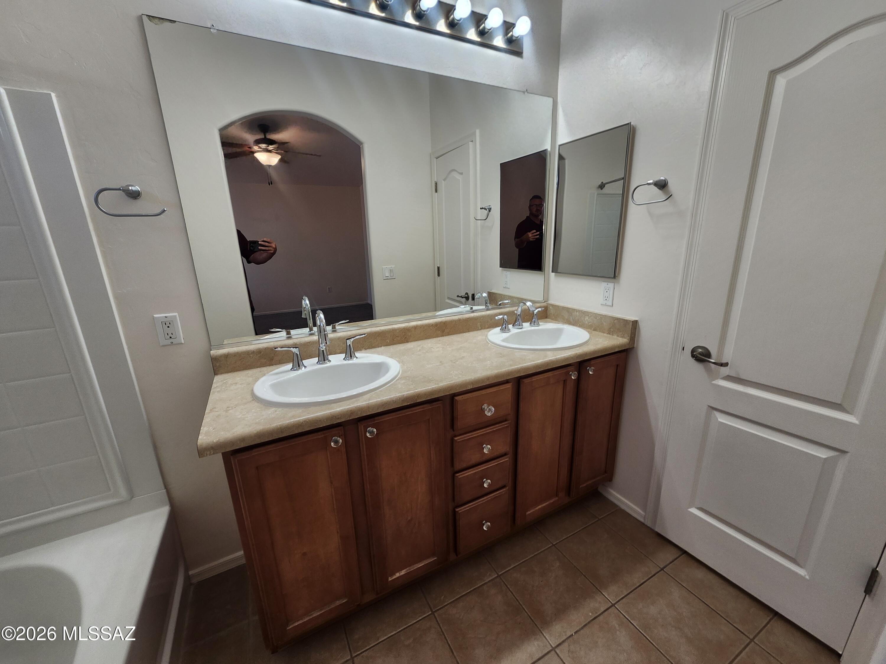 Valencia Reserve South (1-315) - Residential Lease