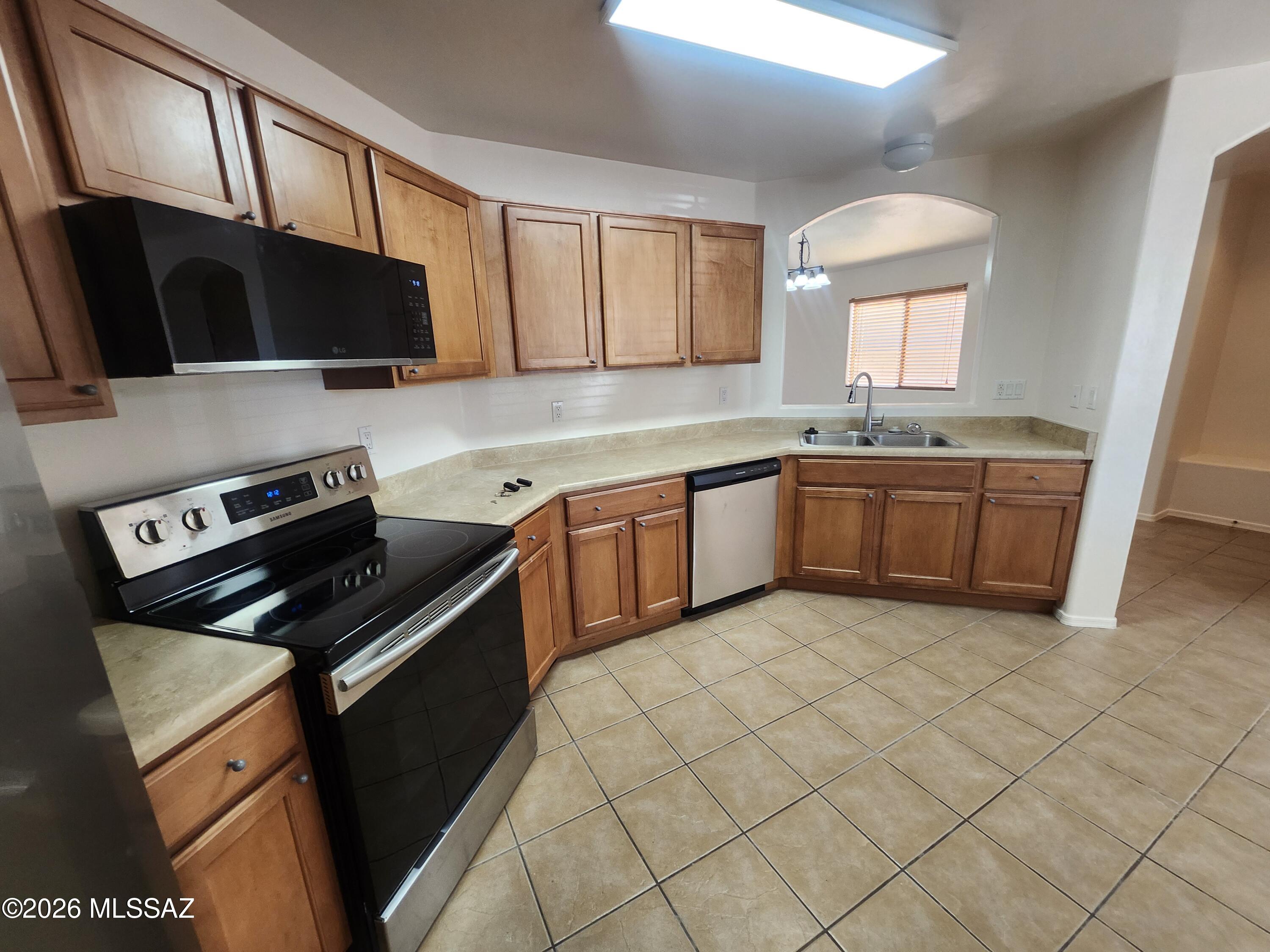 Valencia Reserve South (1-315) - Residential Lease