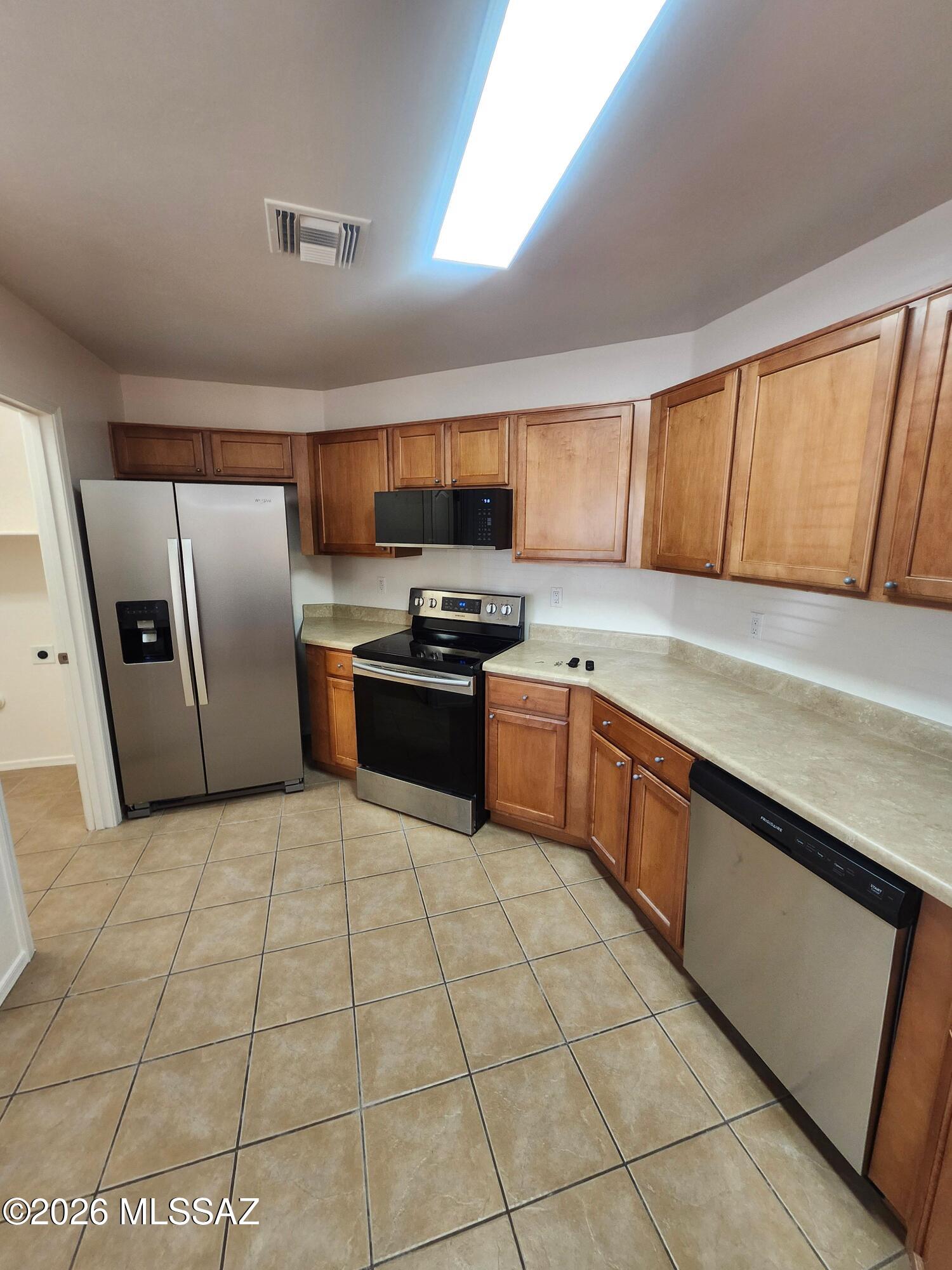 Valencia Reserve South (1-315) - Residential Lease