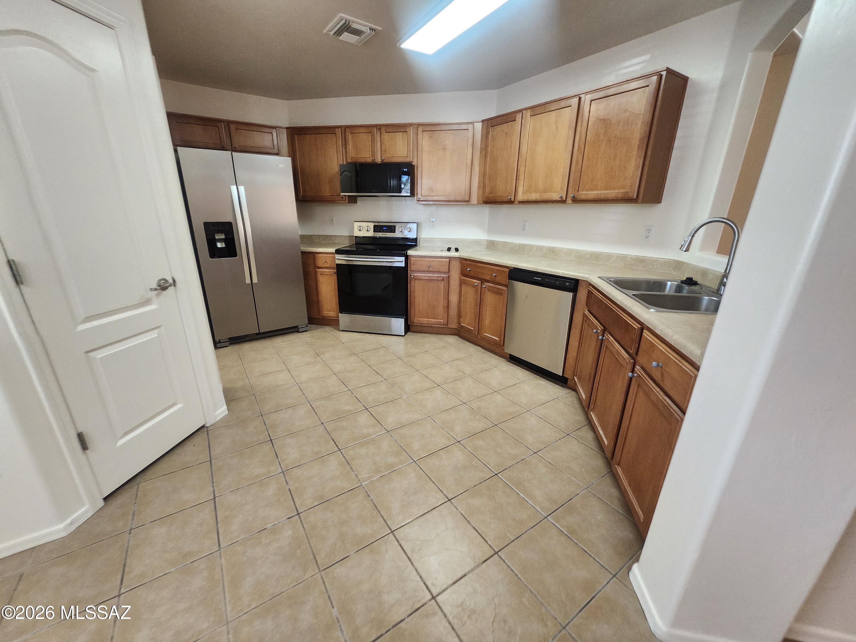 Valencia Reserve South (1-315) - Residential Lease