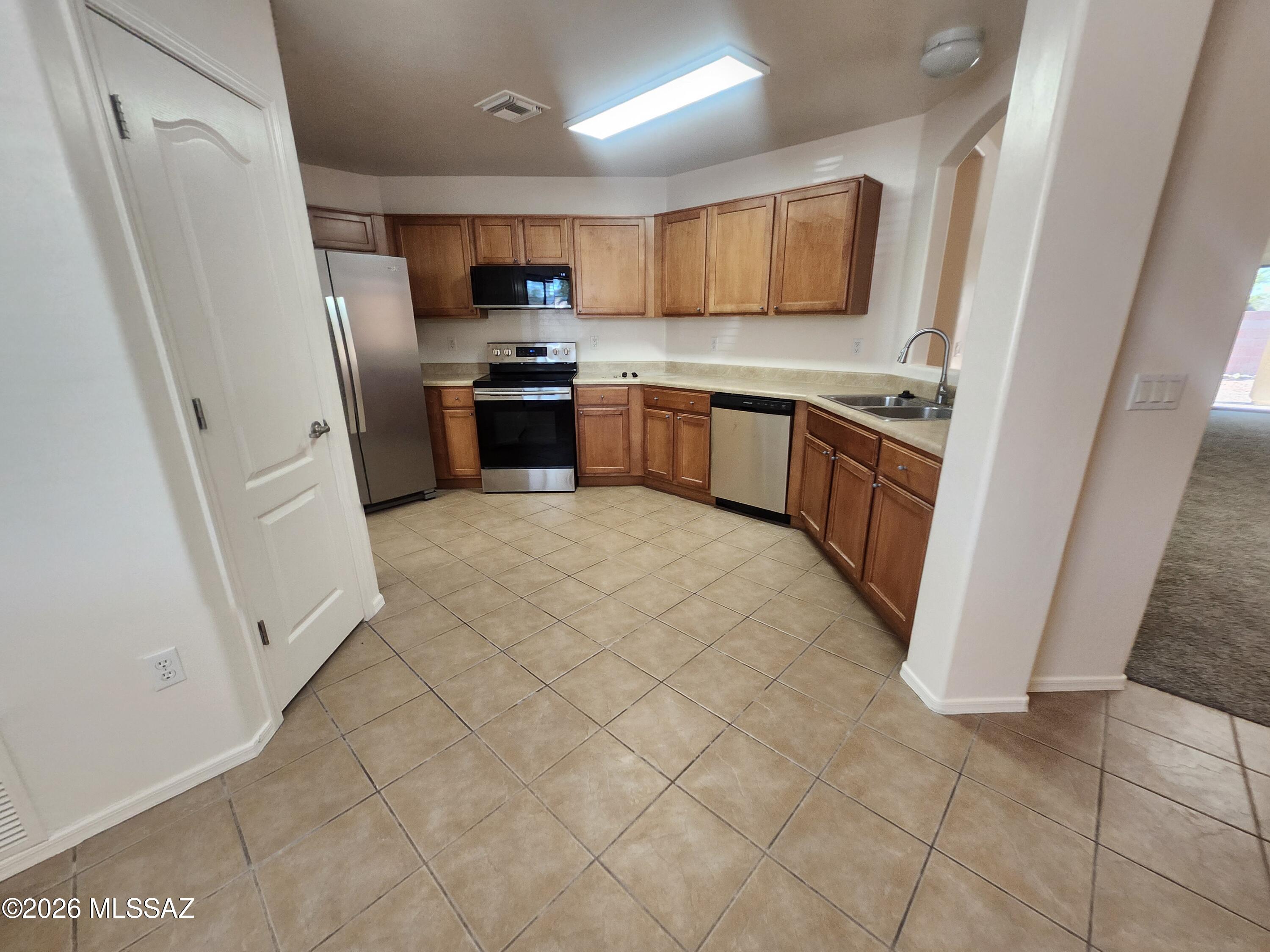 Valencia Reserve South (1-315) - Residential Lease