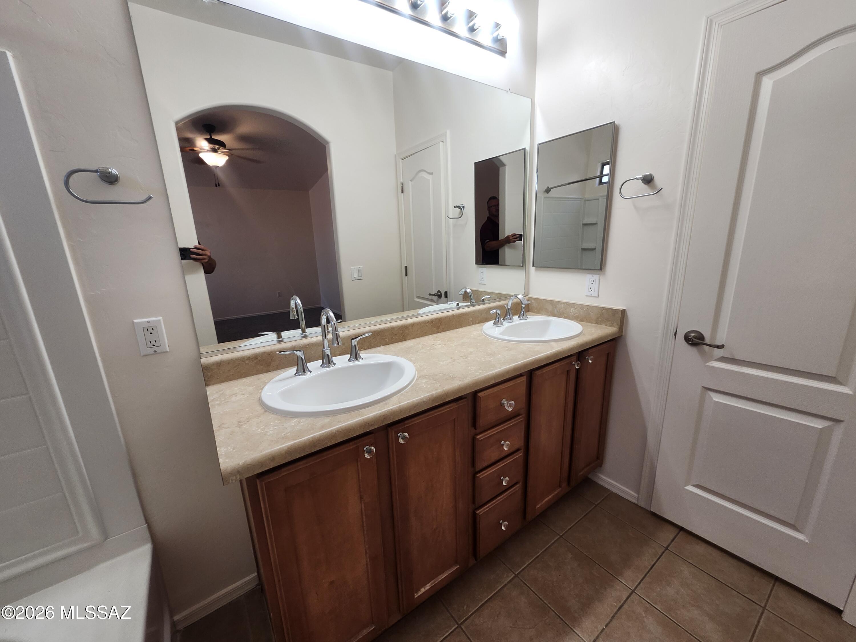 Valencia Reserve South (1-315) - Residential Lease