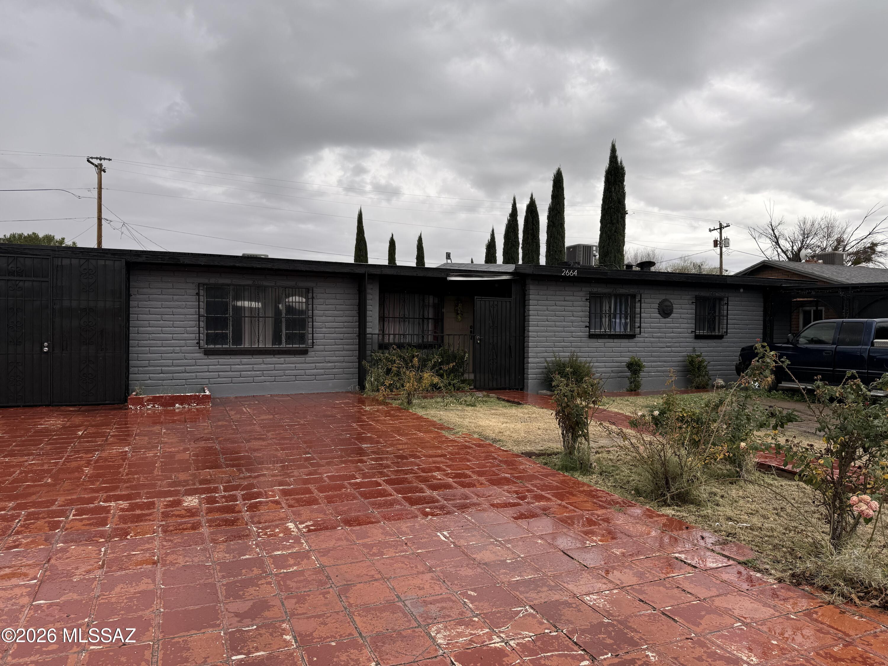 Spacious 5 bedroom 2.5 Bath Home located in the middle of the City of Nogales in a well established neighborhood. lots of storage space 2 new AC/Heat Units. Great back yard for entertainment. A must see. Split floorplan lots of room for the entire family.