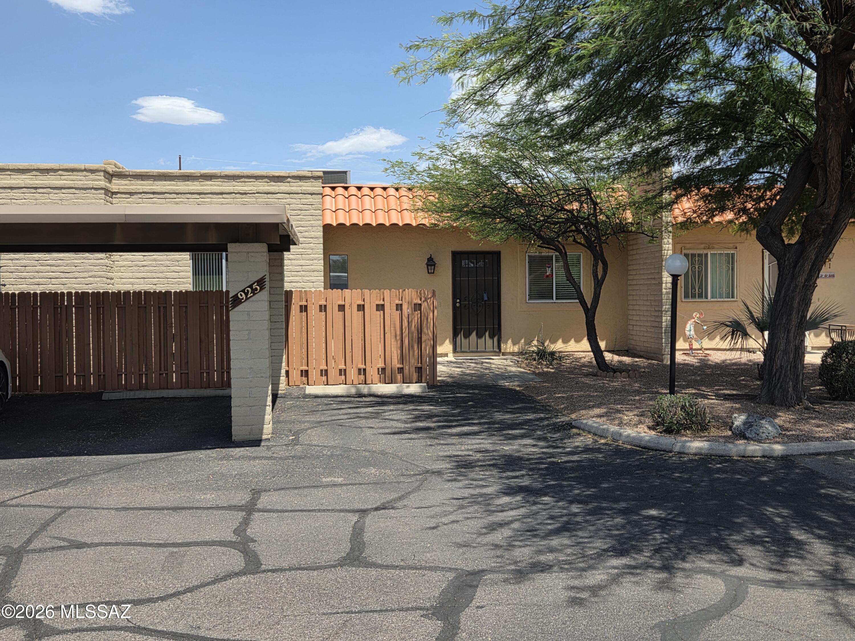 Pantano Park Townhouses - Residential