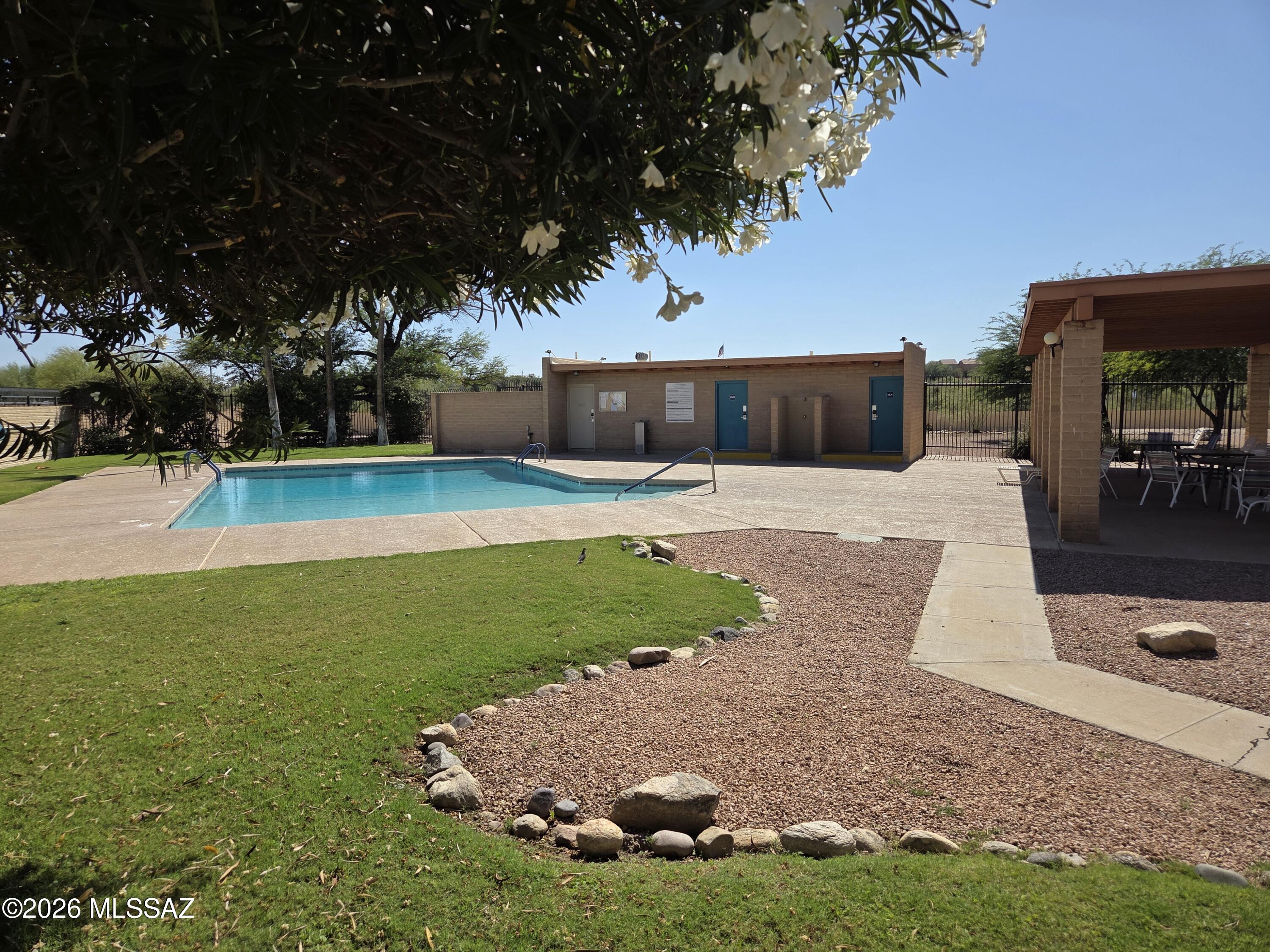 Pantano Park Townhouses - Residential