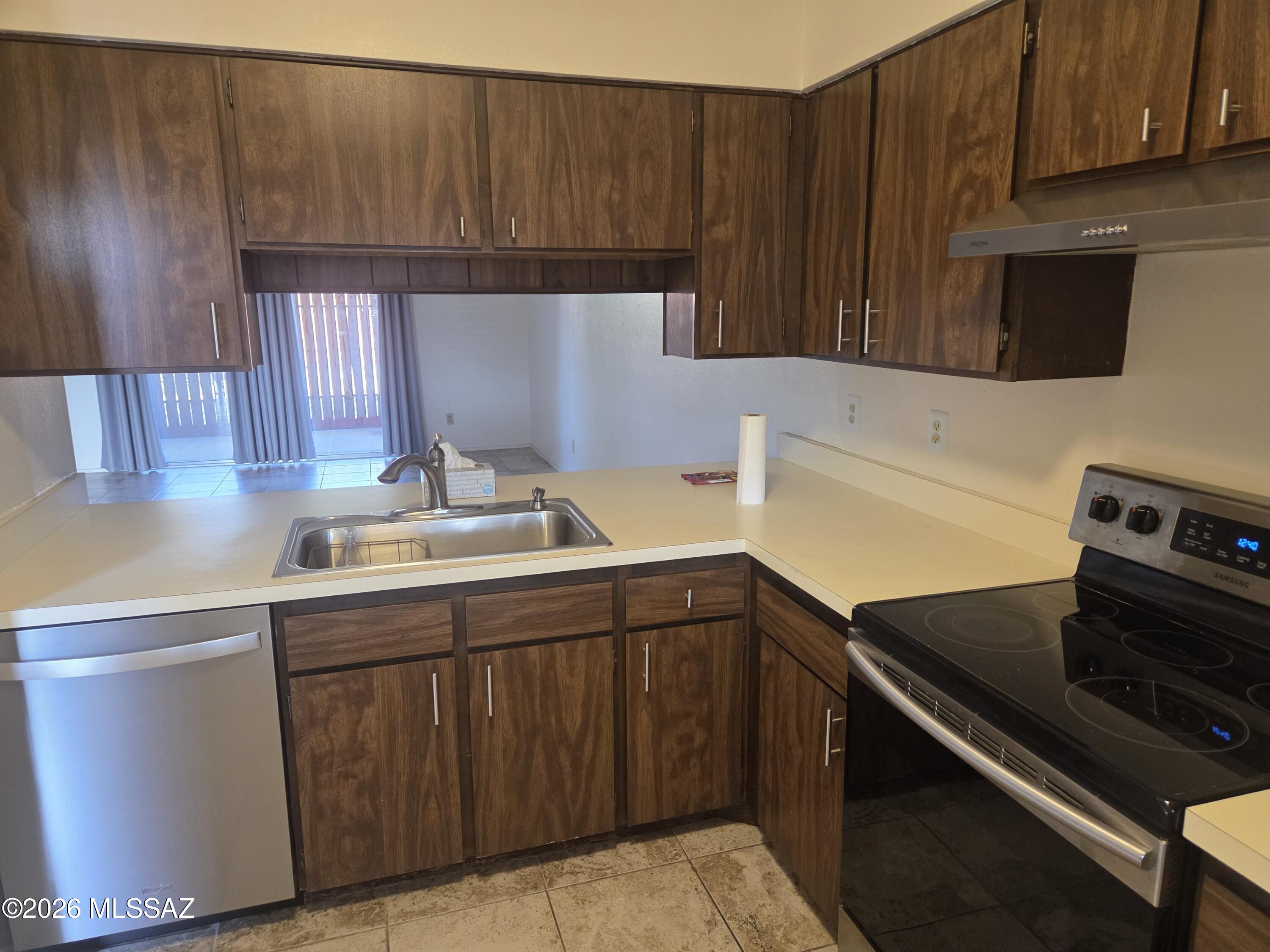 Pantano Park Townhouses - Residential