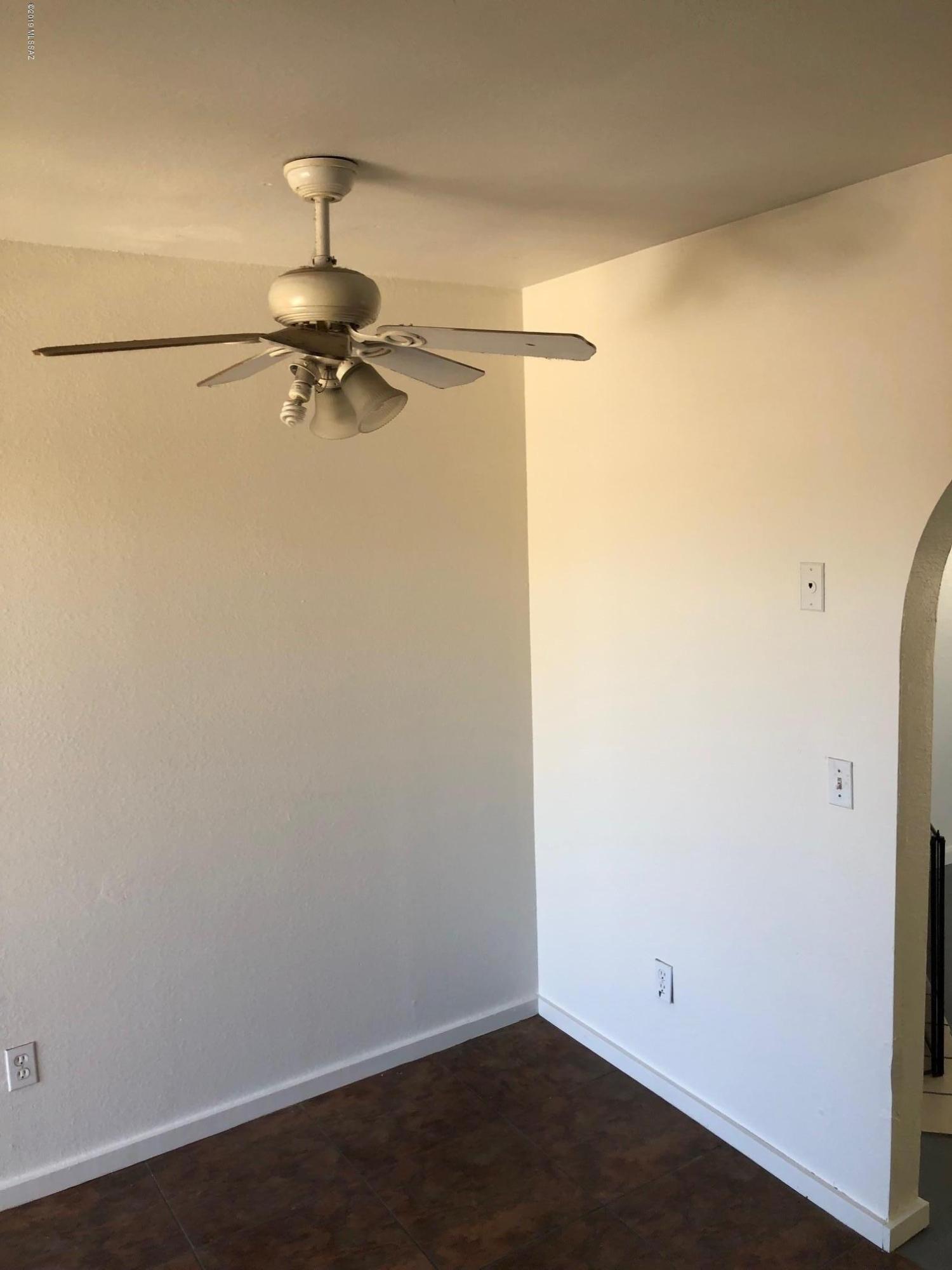 Catalina Poultry Acres NO 3 - Residential Lease
