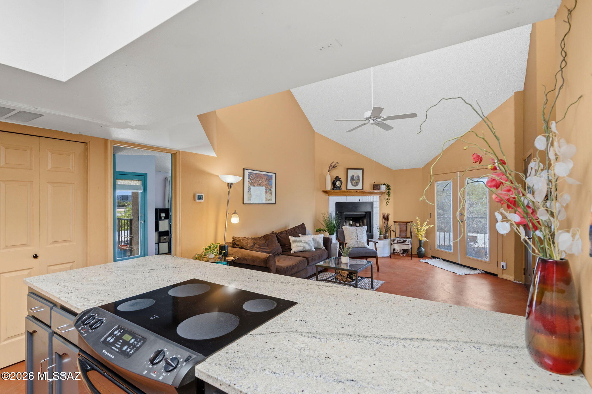 Twelve Hundred River Rd Condos - Residential