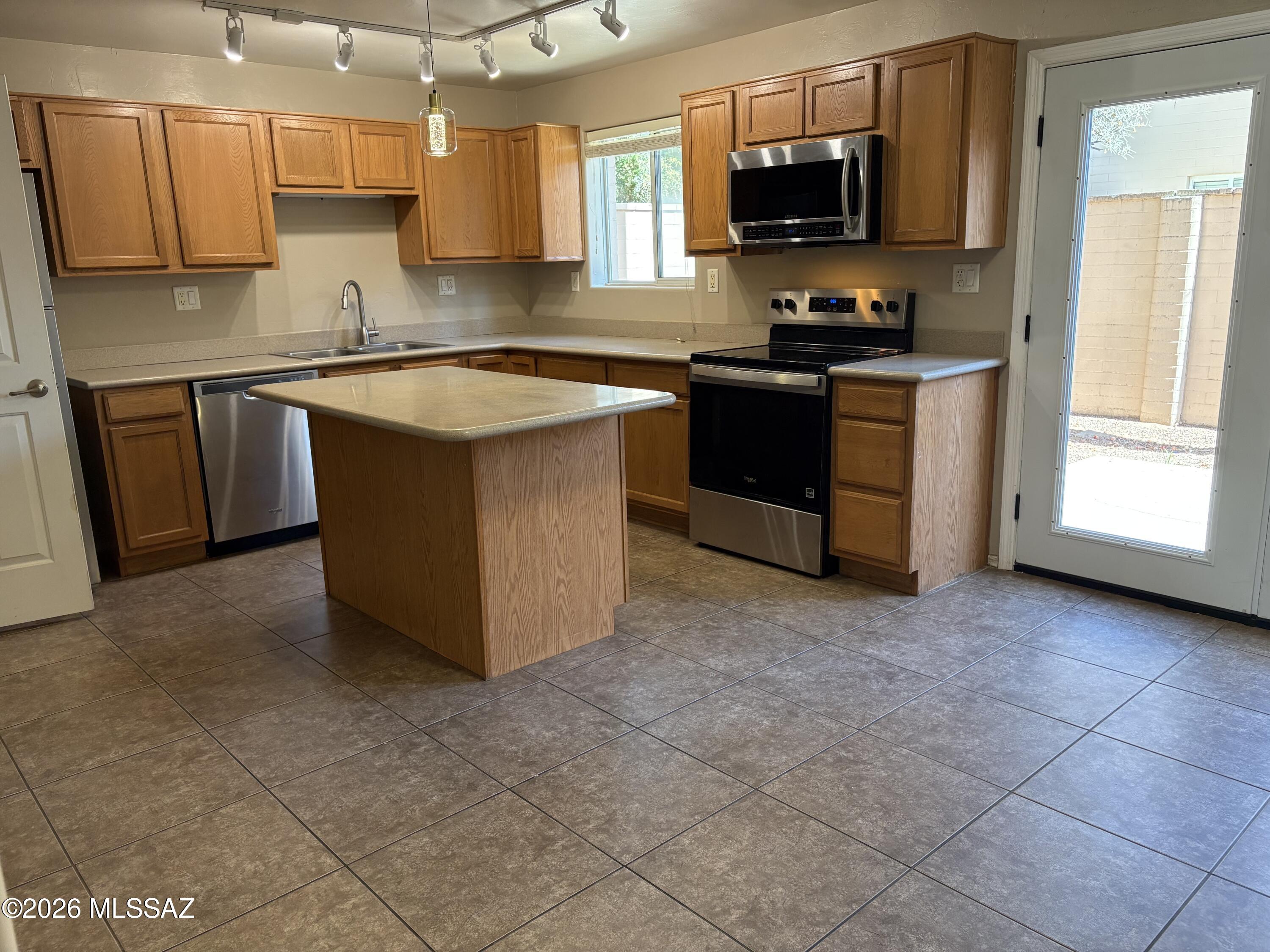 Villa Venice Condos - Residential