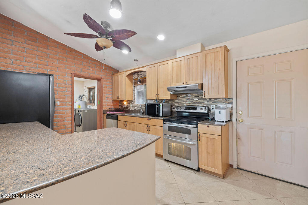 White Fence Farms (1-65) - Residential