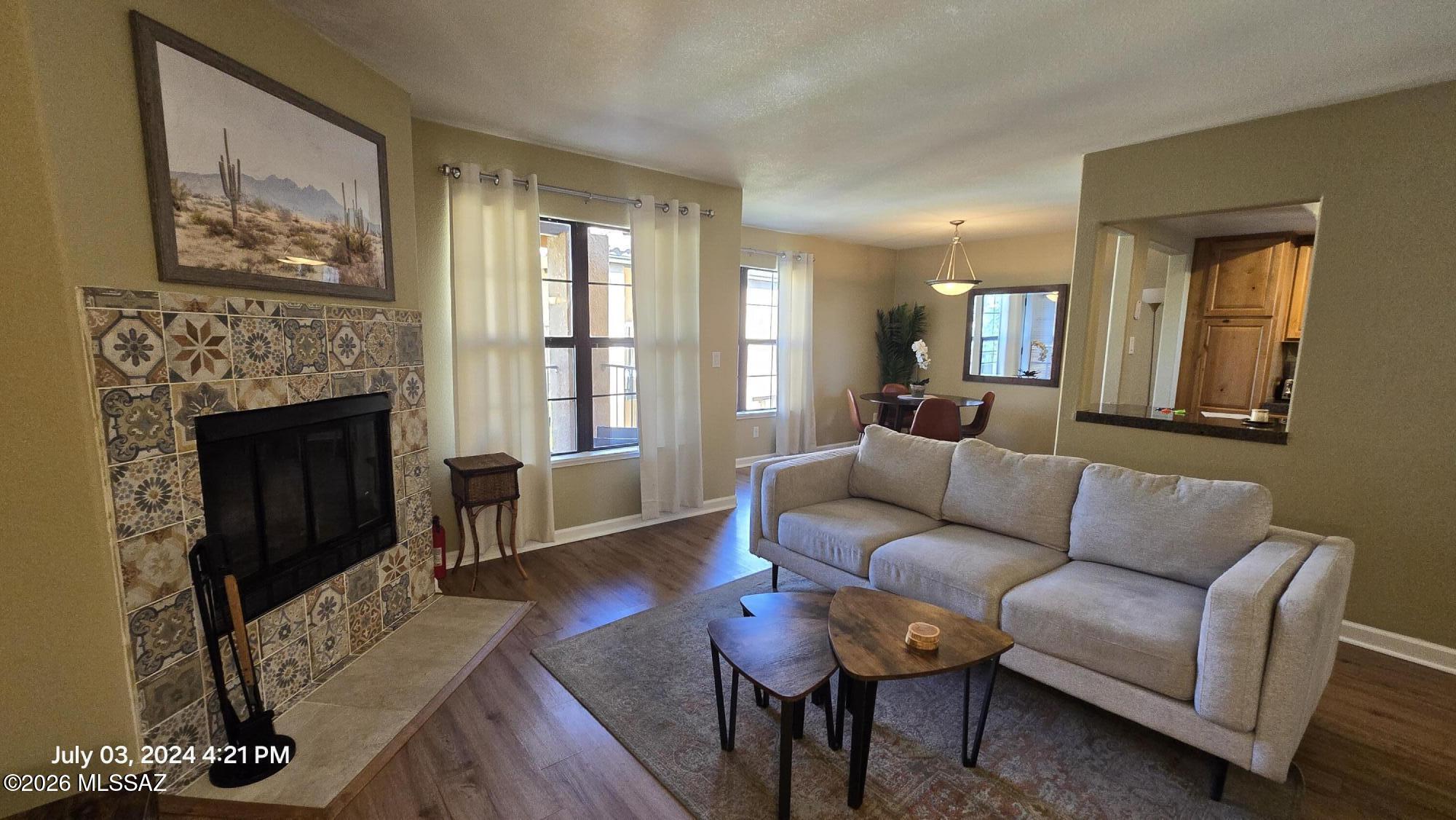 FULLY FURNISHED Upstairs 1 Bed/1 Bath tucked away in the desirable Skyline Village! Walking distance to shopping and eateries at La Encantada as well as fine dining and galleries. Monthly rental rate for a 6 month lease is $1750. Please call for seasonal pricing for short term. EMS REALTY REPRESENTS THE LANDLORD ONLY ON THIS LISTING.