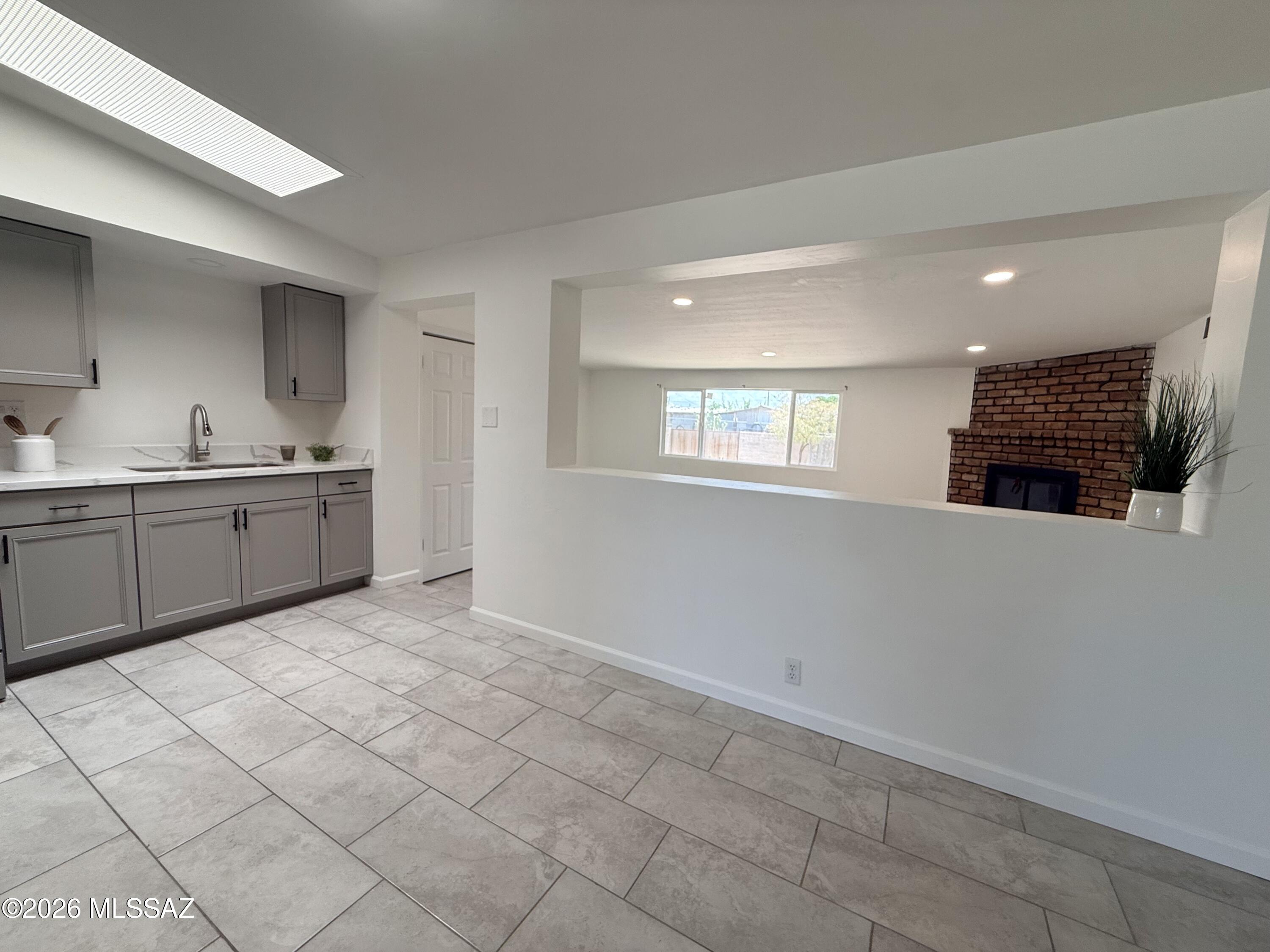 Mission Manor NO. 8 - Residential