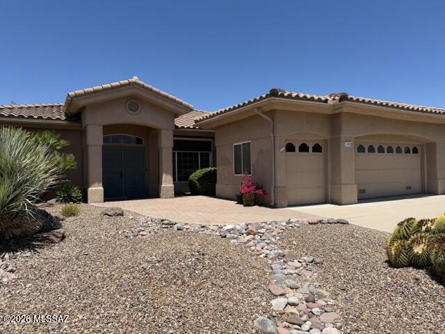 Beautiful 2BD/2.5BA (2,034sqft) home located in Oro Valleys Sun City 55+ Active Adult Community.