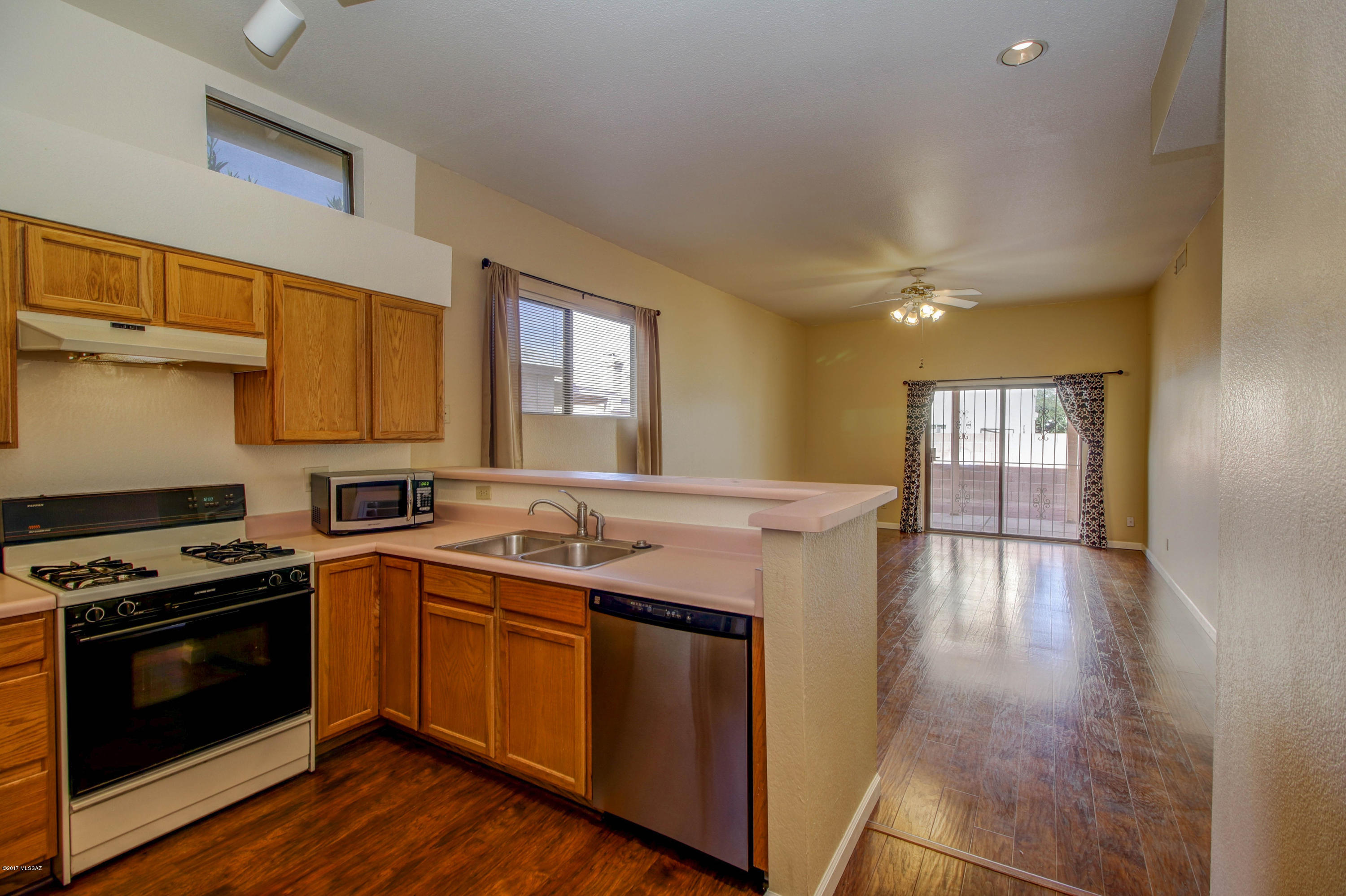 Hacienda Del Oro (1-879) - Residential Lease