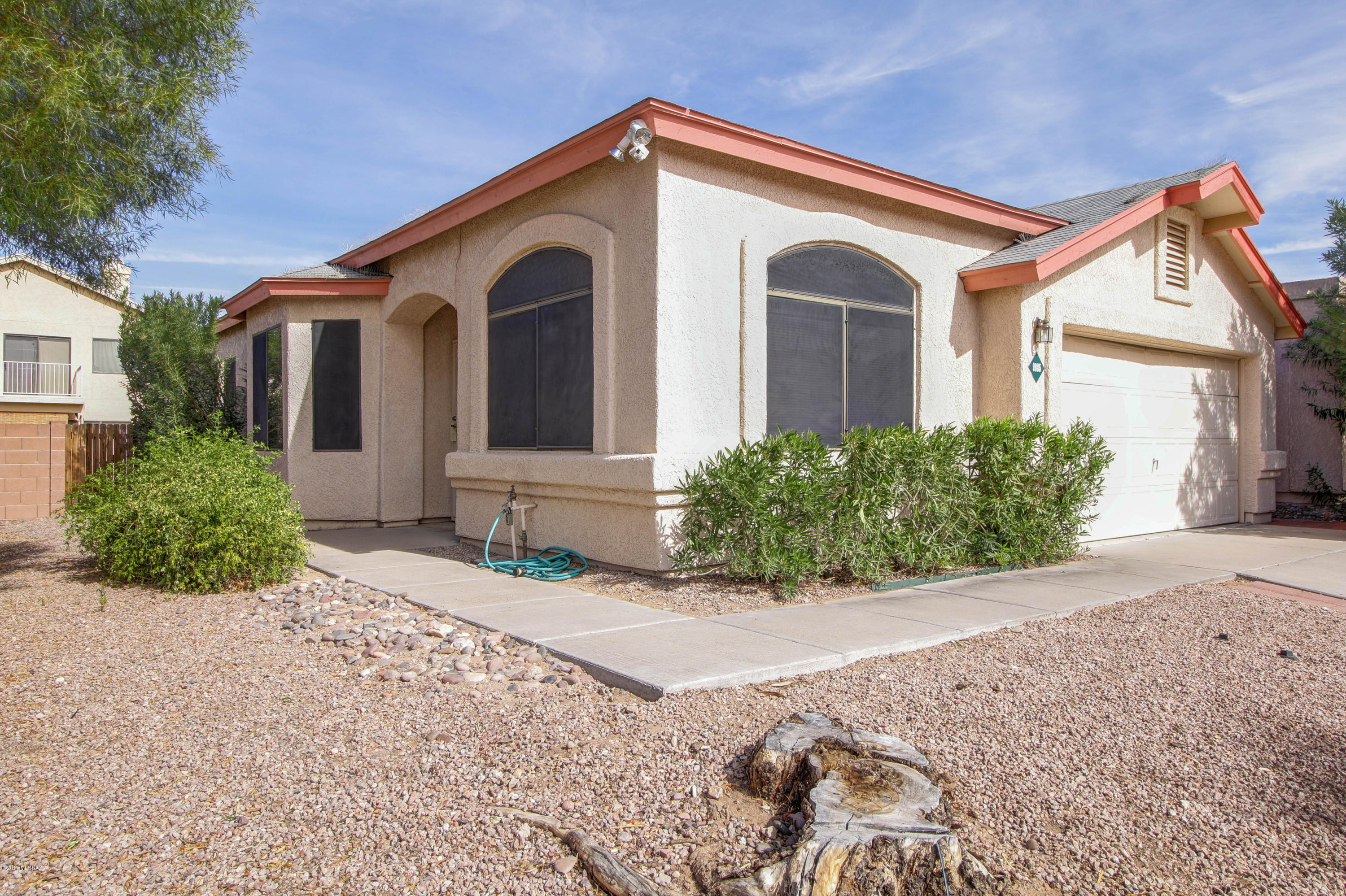 Hacienda Del Oro (1-879) - Residential Lease