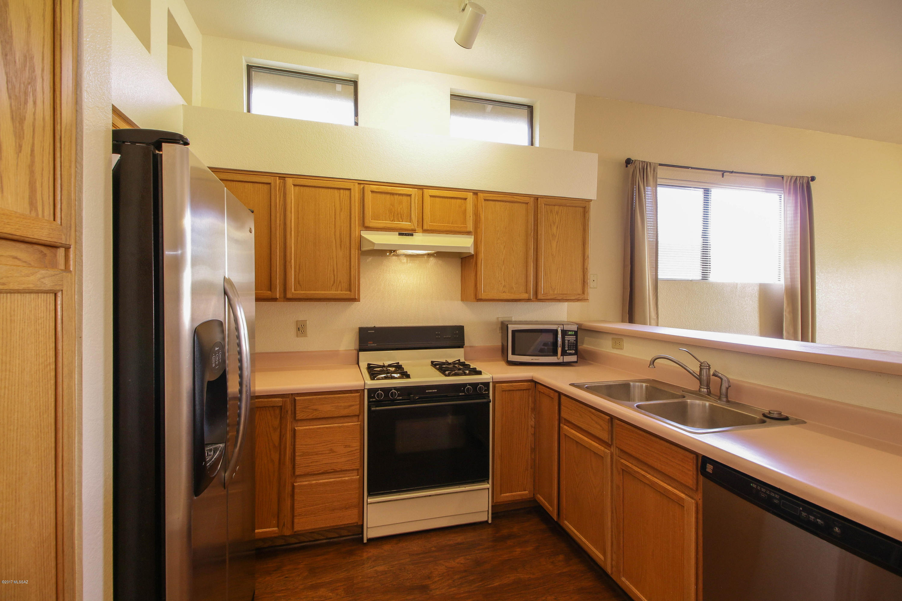 Hacienda Del Oro (1-879) - Residential Lease