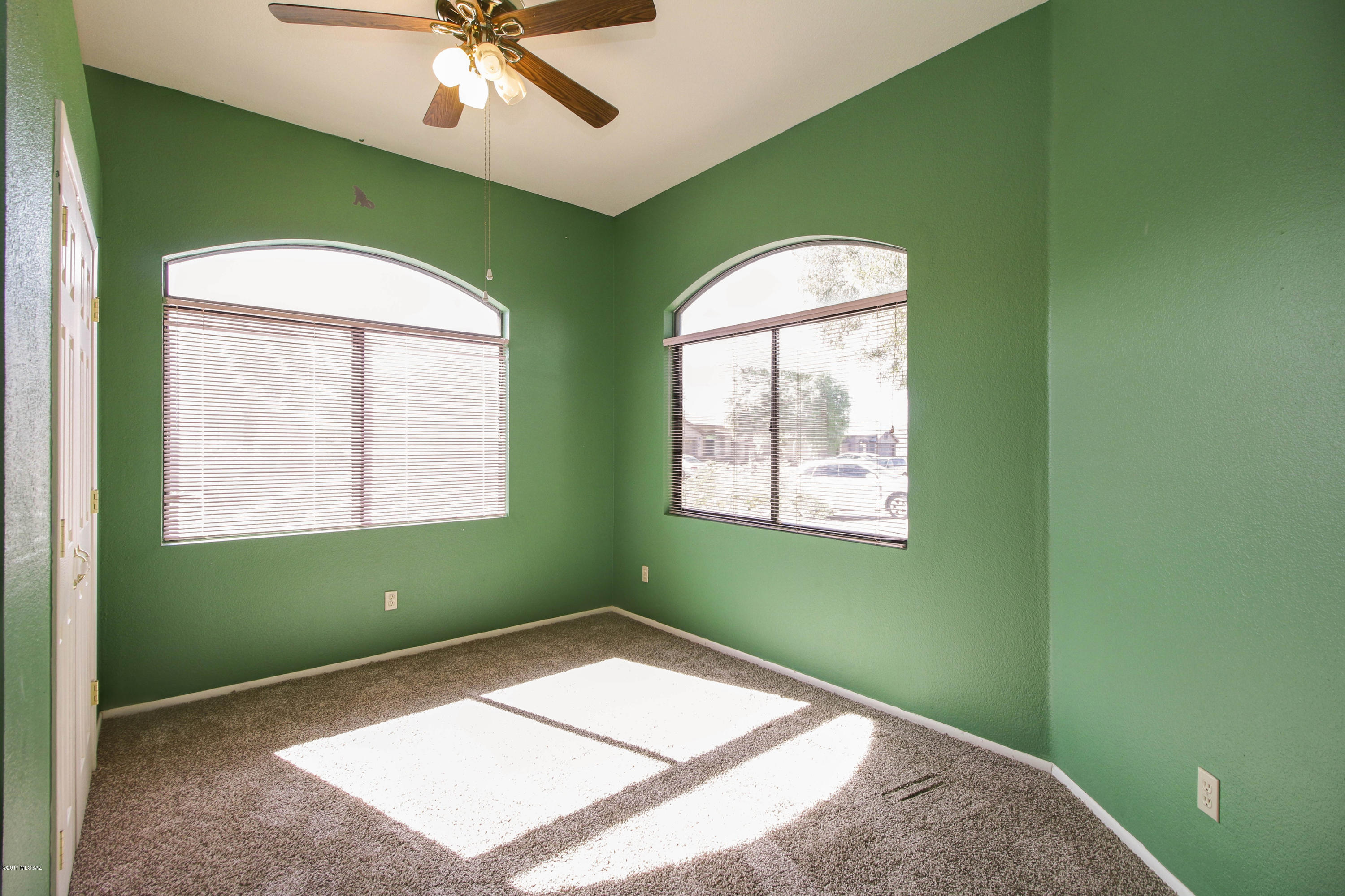 Hacienda Del Oro (1-879) - Residential Lease