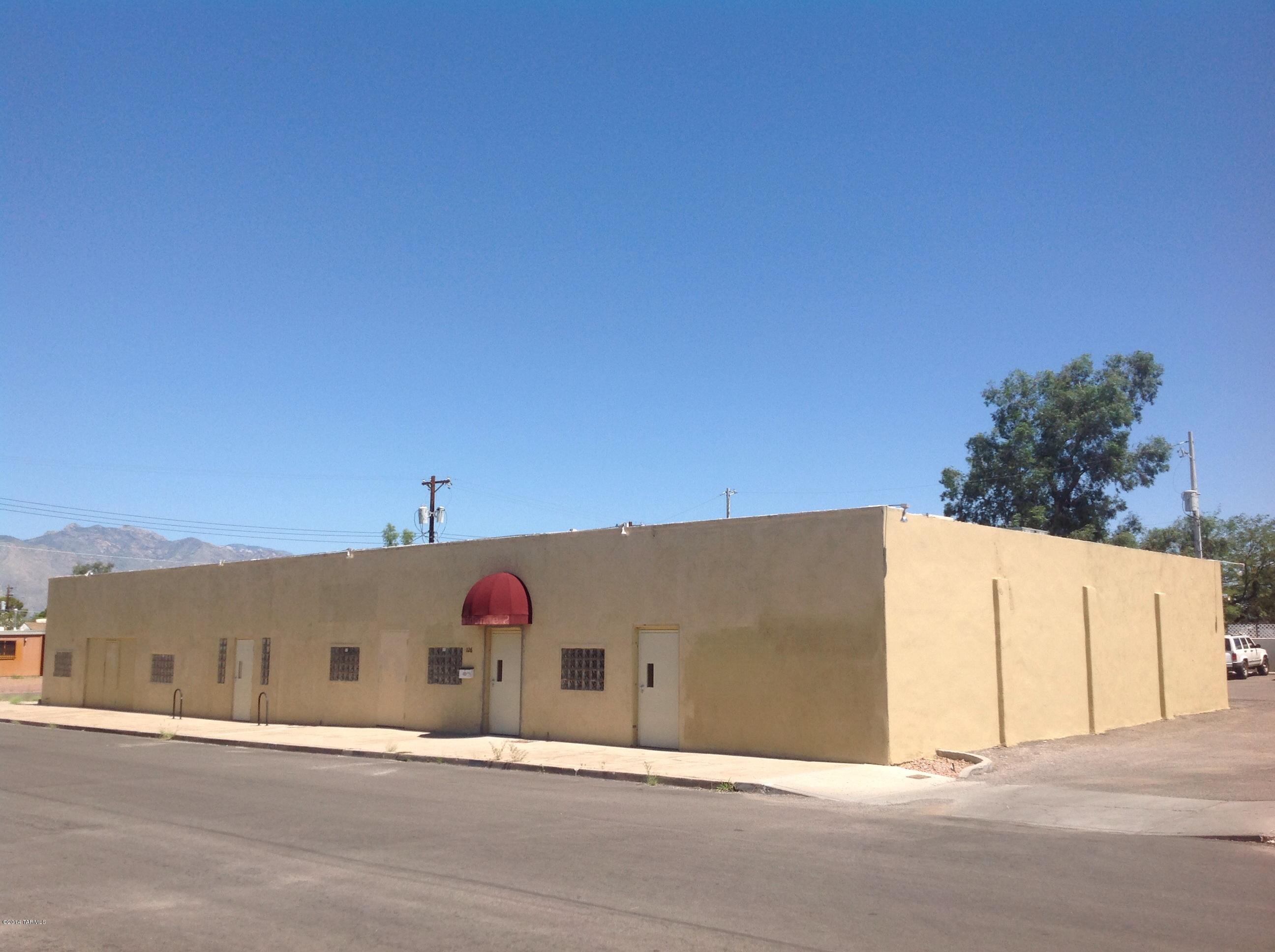 Central Office/Retail space near University of AZ & Across from busy Whole Foods. approximately 1125 sf available, remainder of building is leased.
Plenty of parking & C-2 zoning.