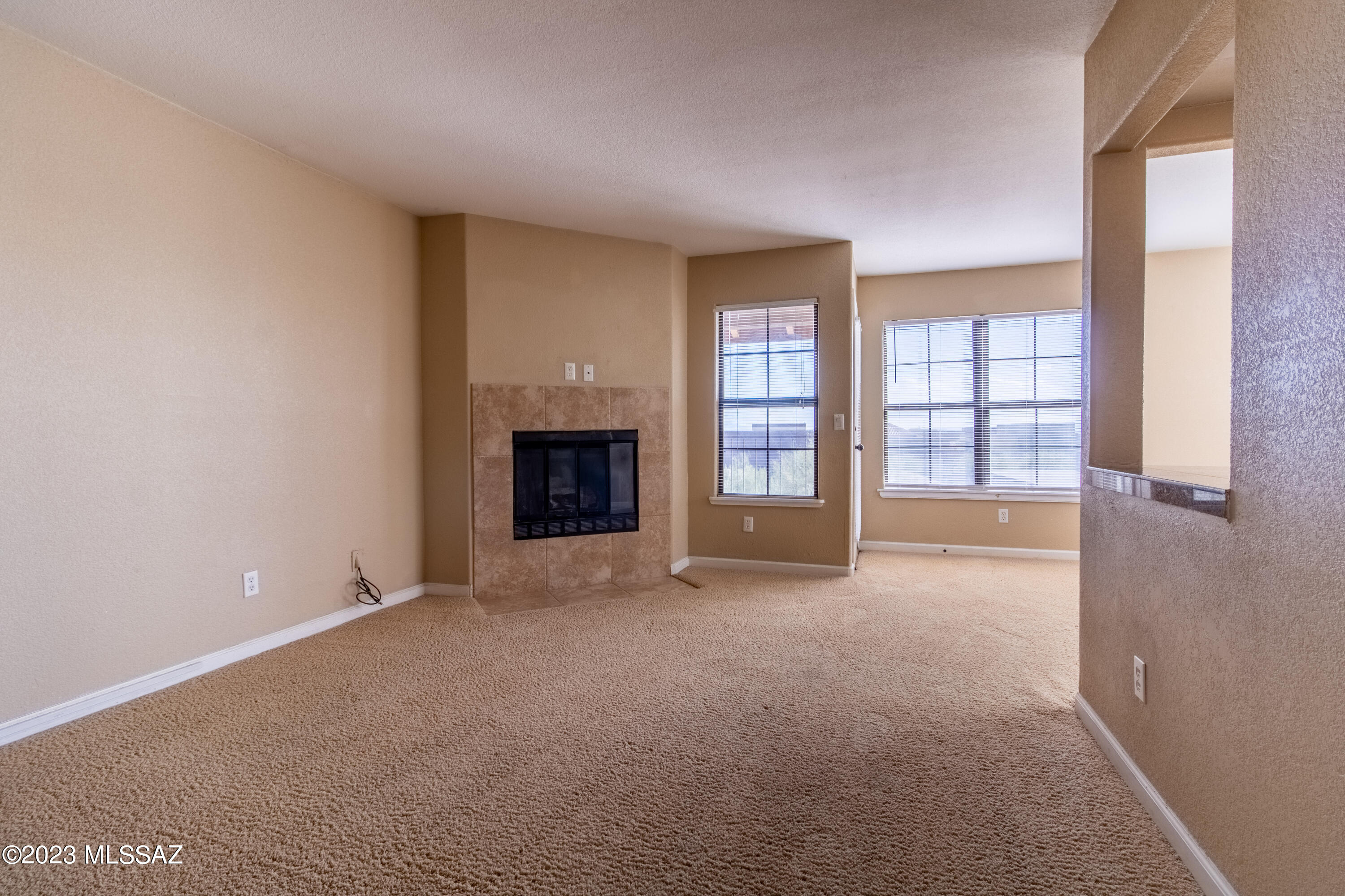 This Skyline Village condo is located in a highly desirable quaint condo community nestled at the base of the Santa Catalina Mountains with hiking trails.
Walking distance to La Encantada Plaza Mall with the best fine dining restaurants and eateries Tucson has to offer, along with shopping and galleries. Relax on your covered patio overlooking the Catalina mountains or take a dip in the heated sparkling pool and spa! Amenities include: Tennis Court, Fitness Room, Pool and Spa, Clubhouse, and walking paths.