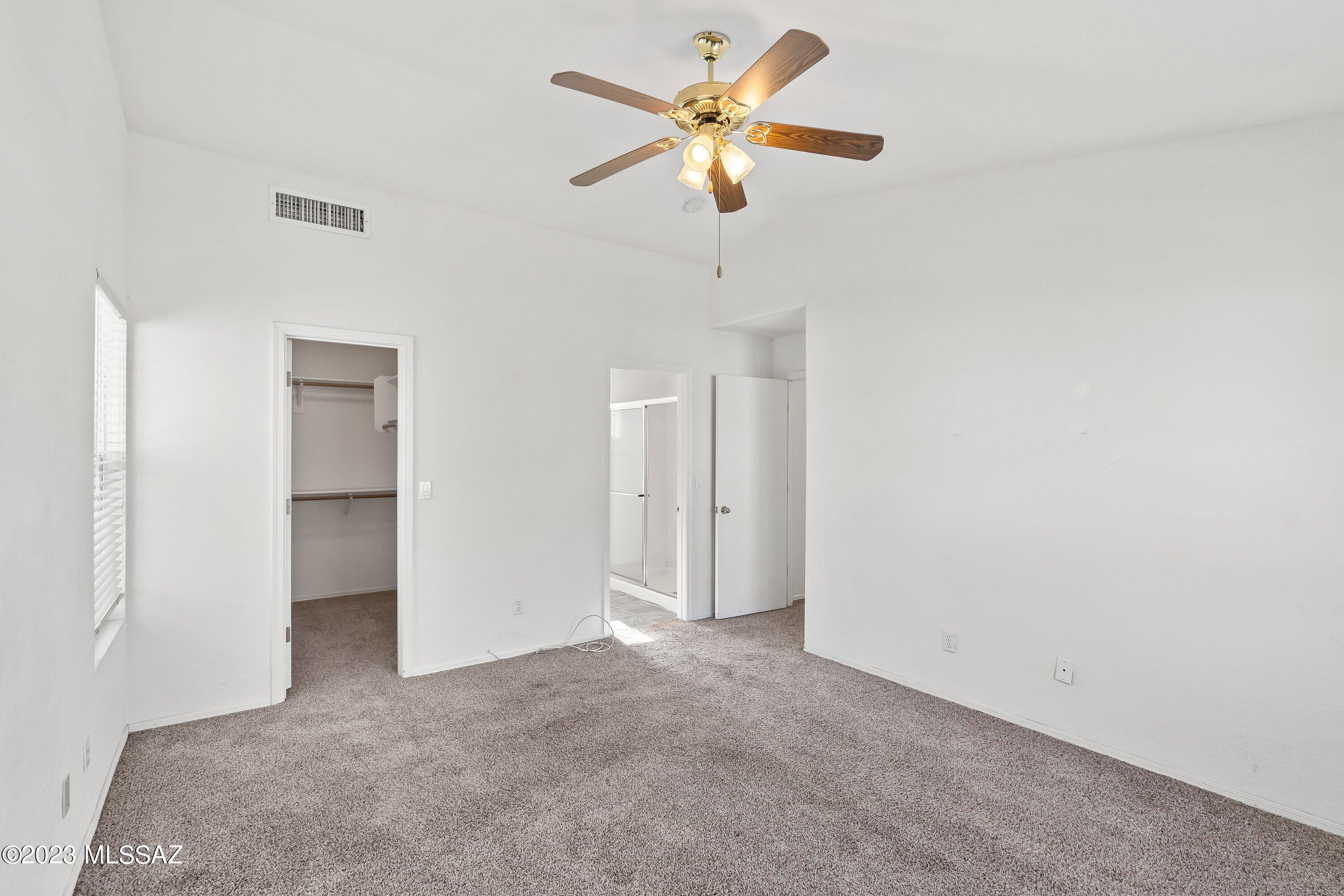 Hacienda Del Oro (1-879) - Residential Lease