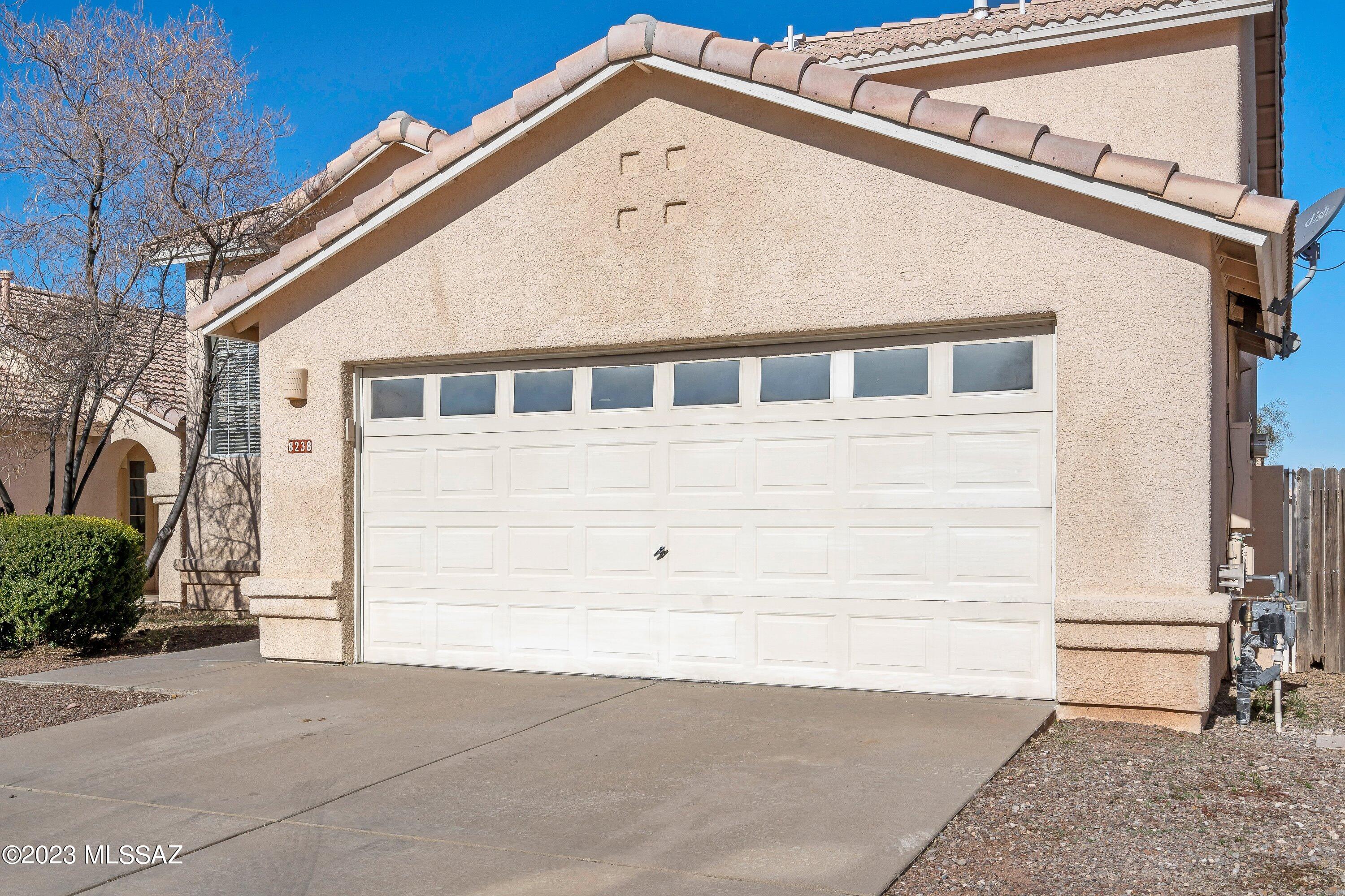 Hacienda Del Oro (1-879) - Residential Lease