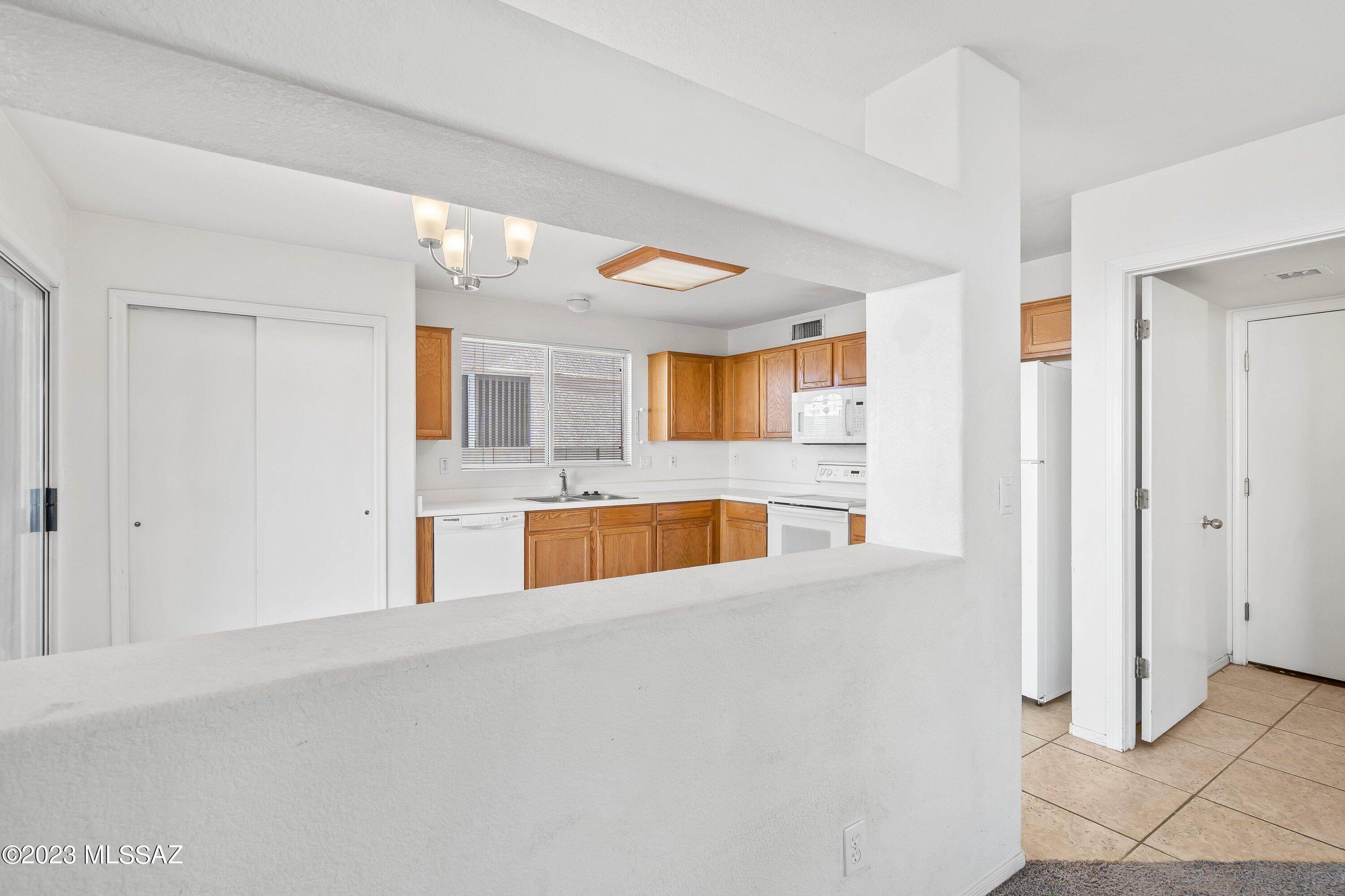 Hacienda Del Oro (1-879) - Residential Lease