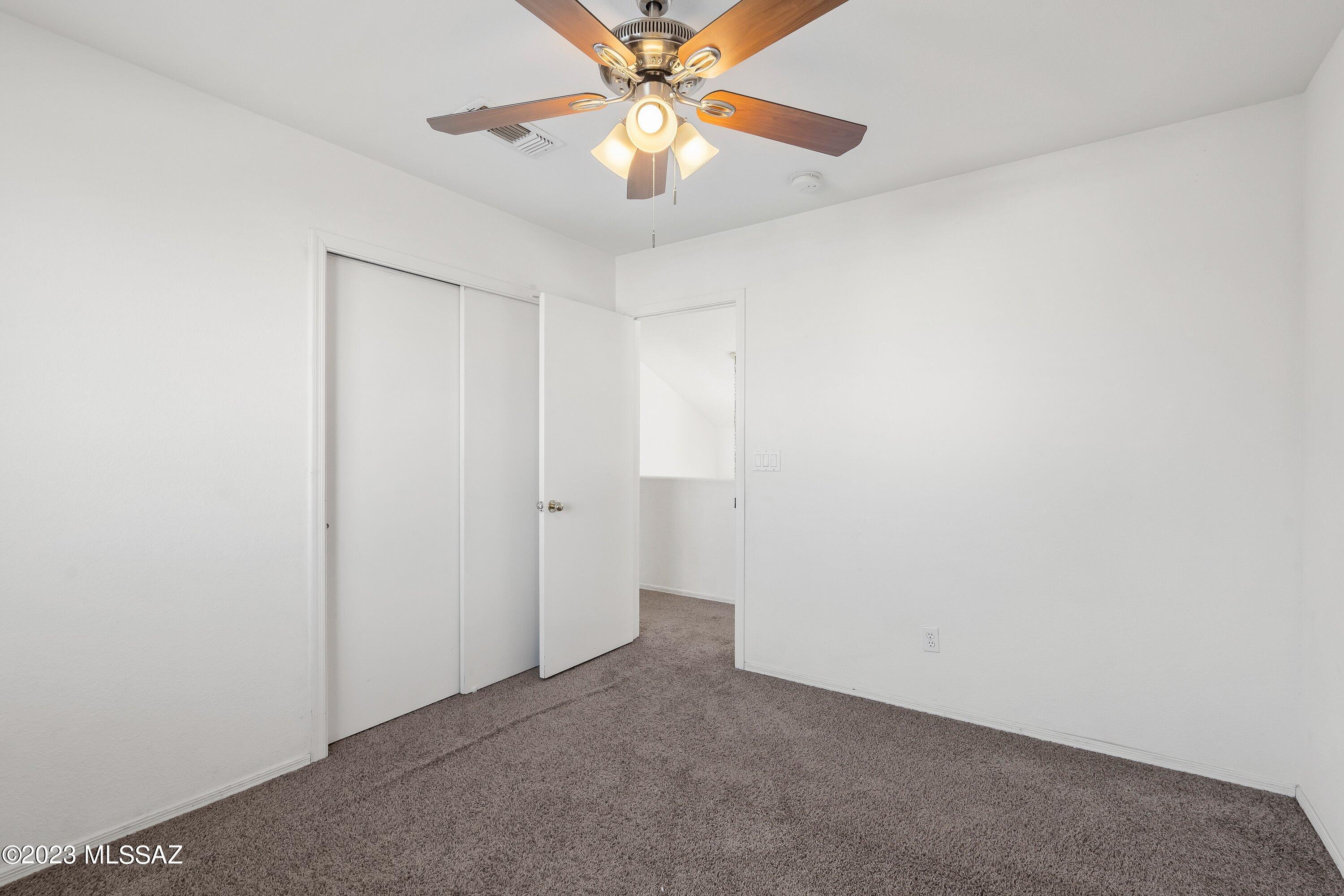 Hacienda Del Oro (1-879) - Residential Lease