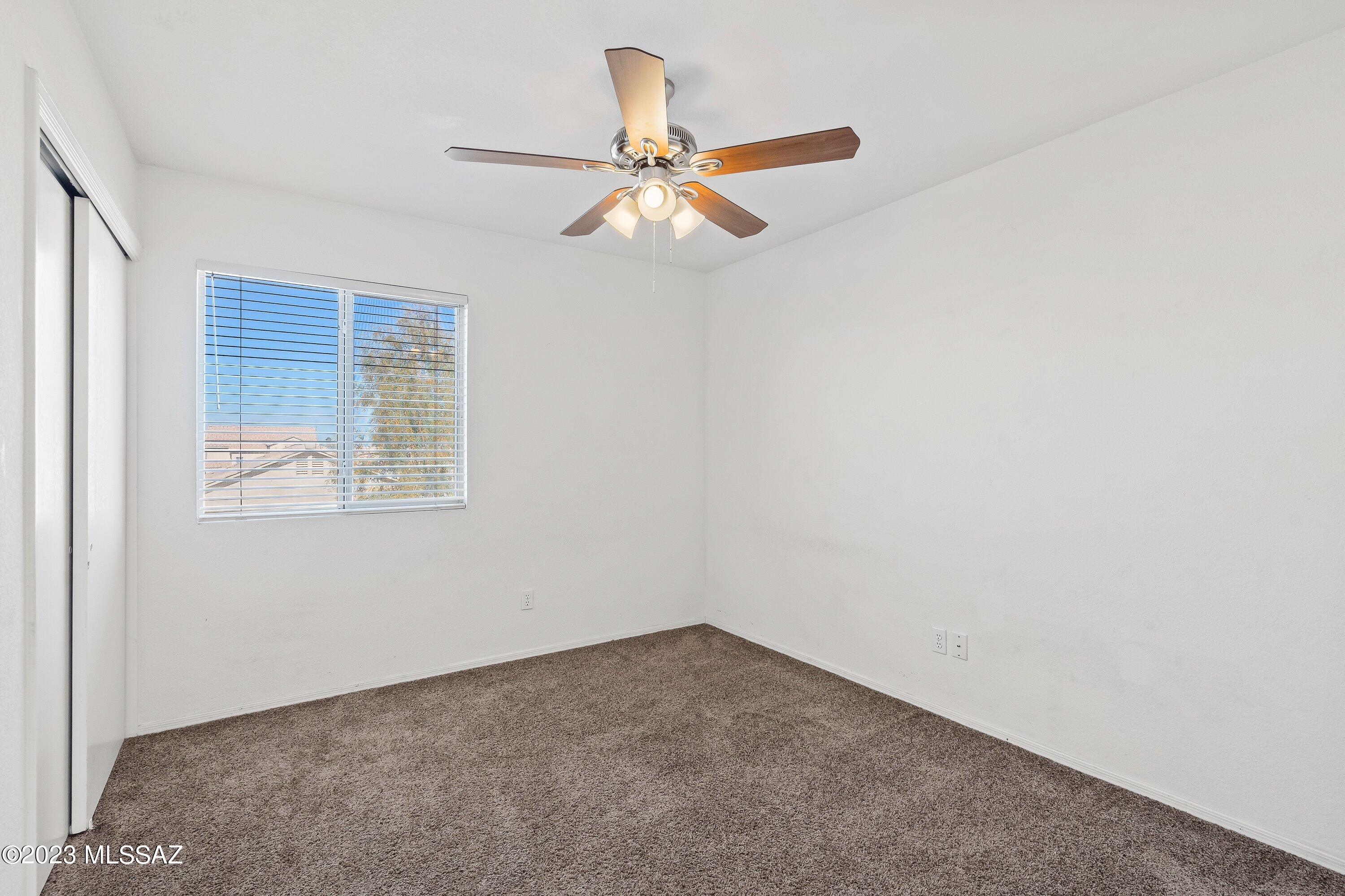 Hacienda Del Oro (1-879) - Residential Lease