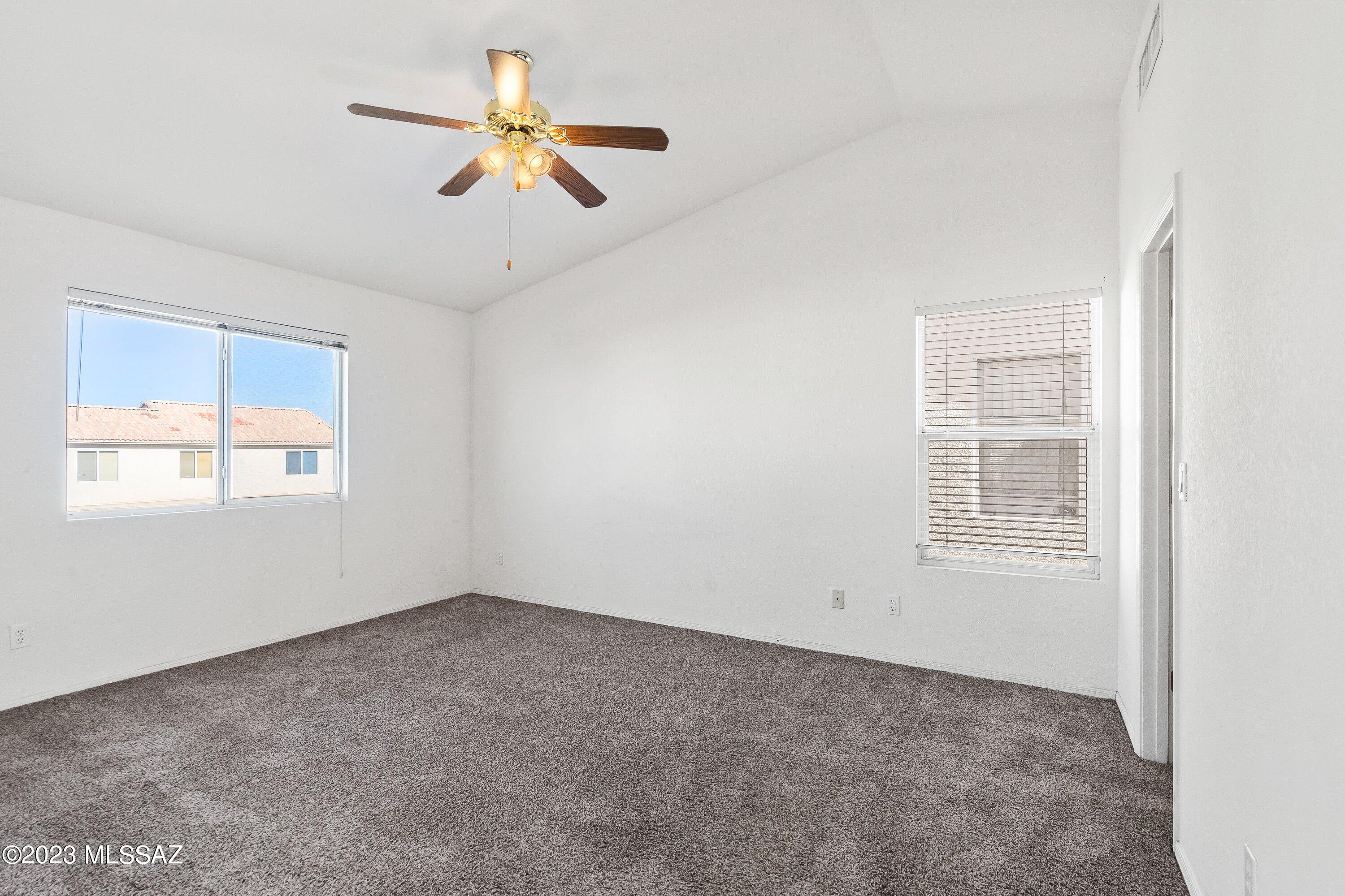 Hacienda Del Oro (1-879) - Residential Lease