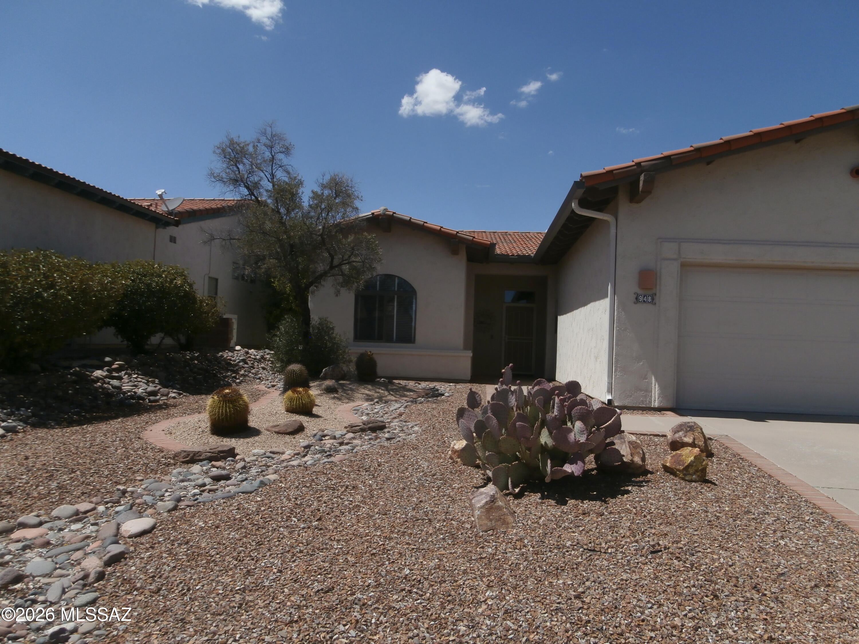 Nice 2 bedroom, 2 bath, 2 car garage in the center of Green Valley.  Subdivision Capistrano Las Campanas.  Kitchen is equiped with all appliances.  Mater bedroom has en suite with dual sinks and shower with walk in closet.
Fans in all rooms and exhaust fans in both bathrooms. Carpet and Ceramic tile.
Laundry room no washer or dryer furnished.
Covered back Patio with enclosed back yard.