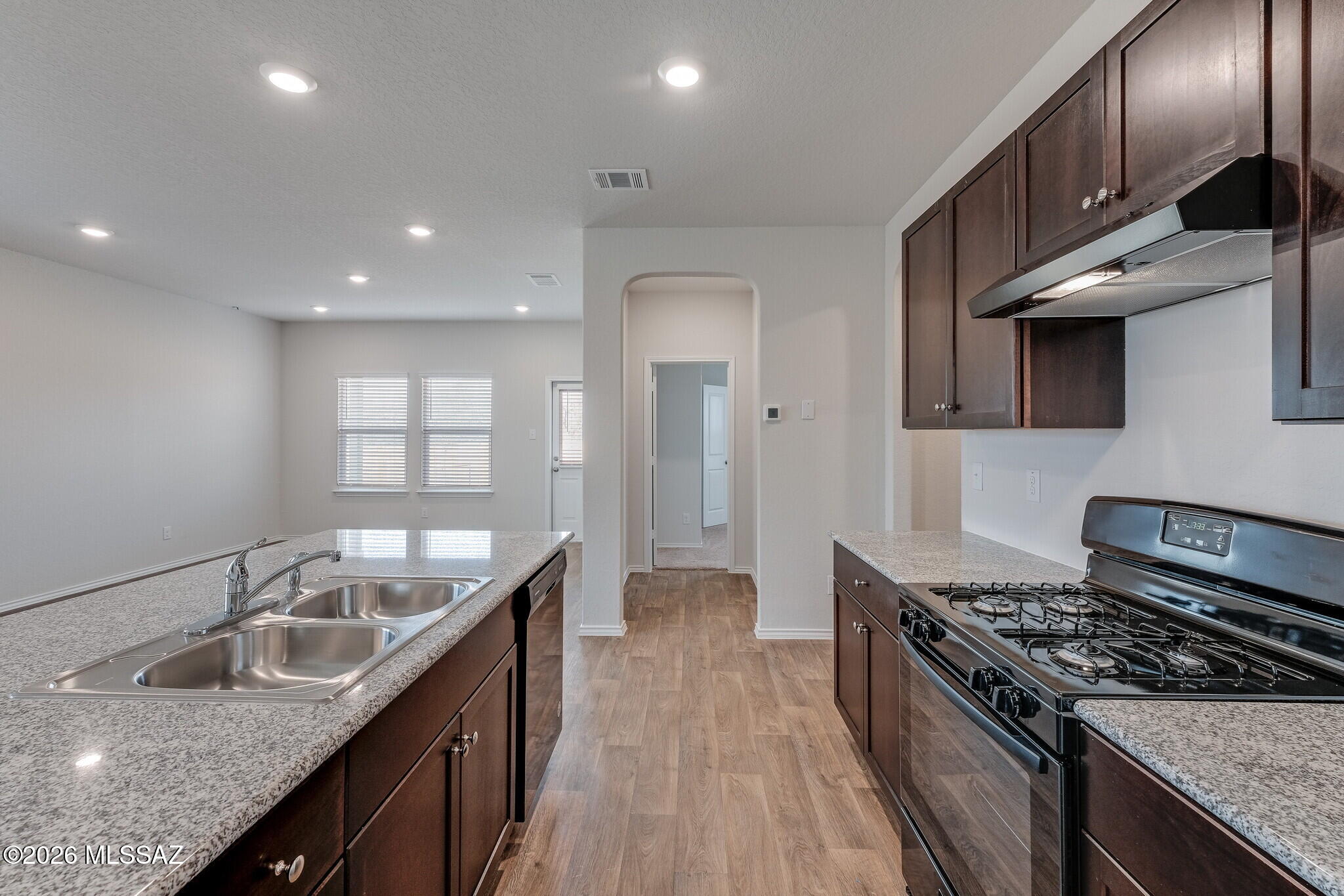 Saguaro Bloom SQ20180540069 - Residential