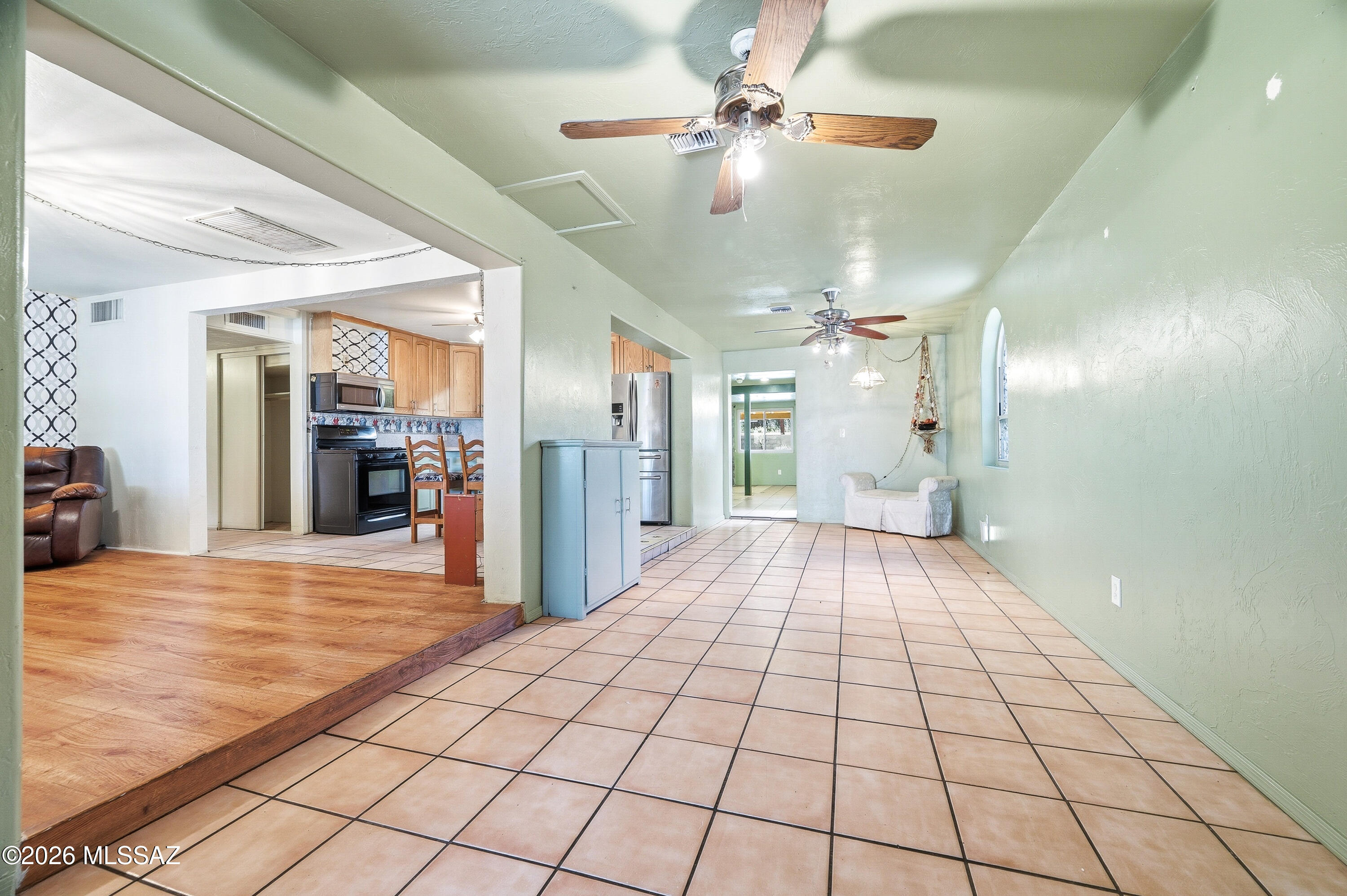 Country Club Manor - Residential