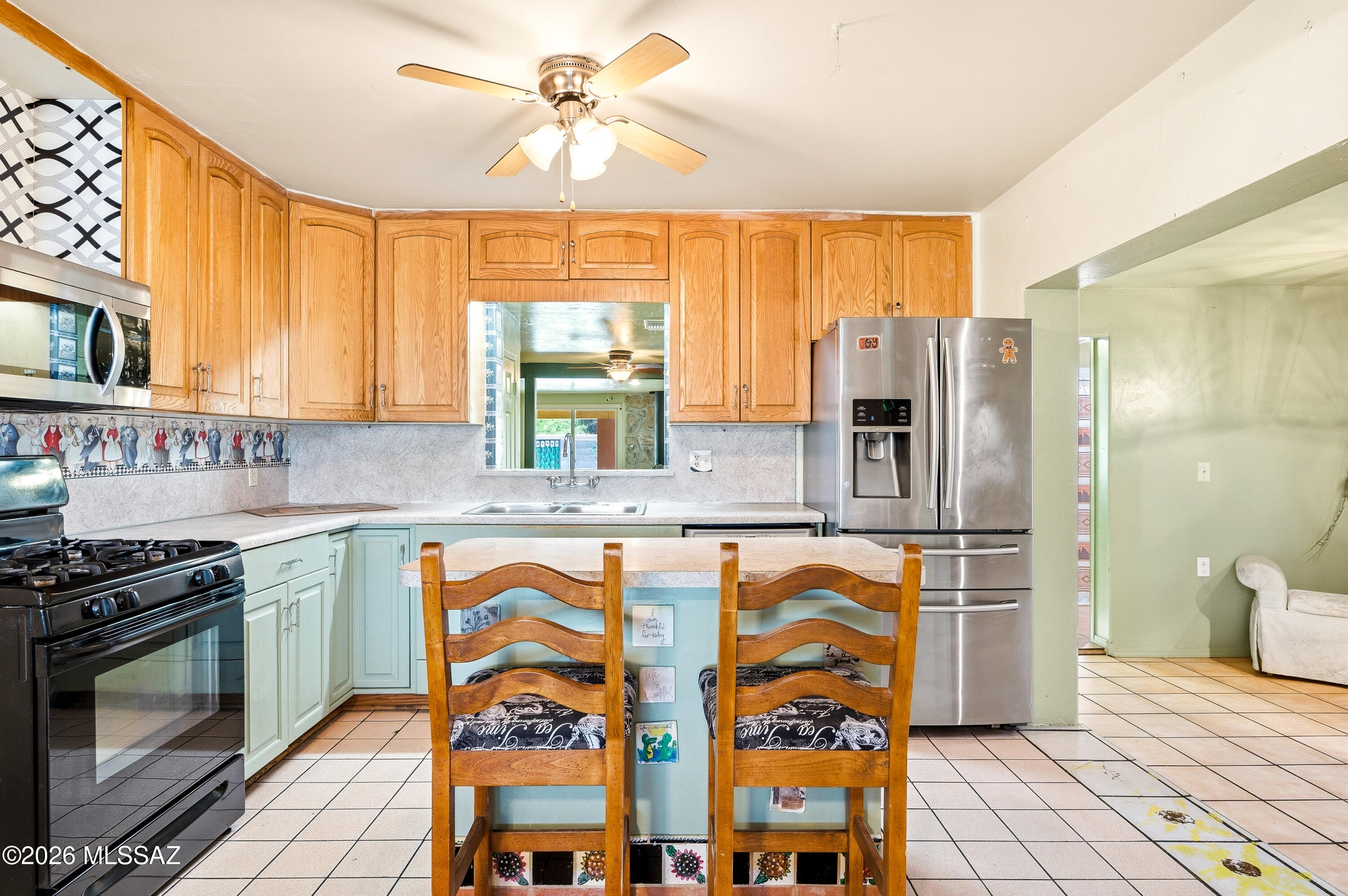 Country Club Manor - Residential
