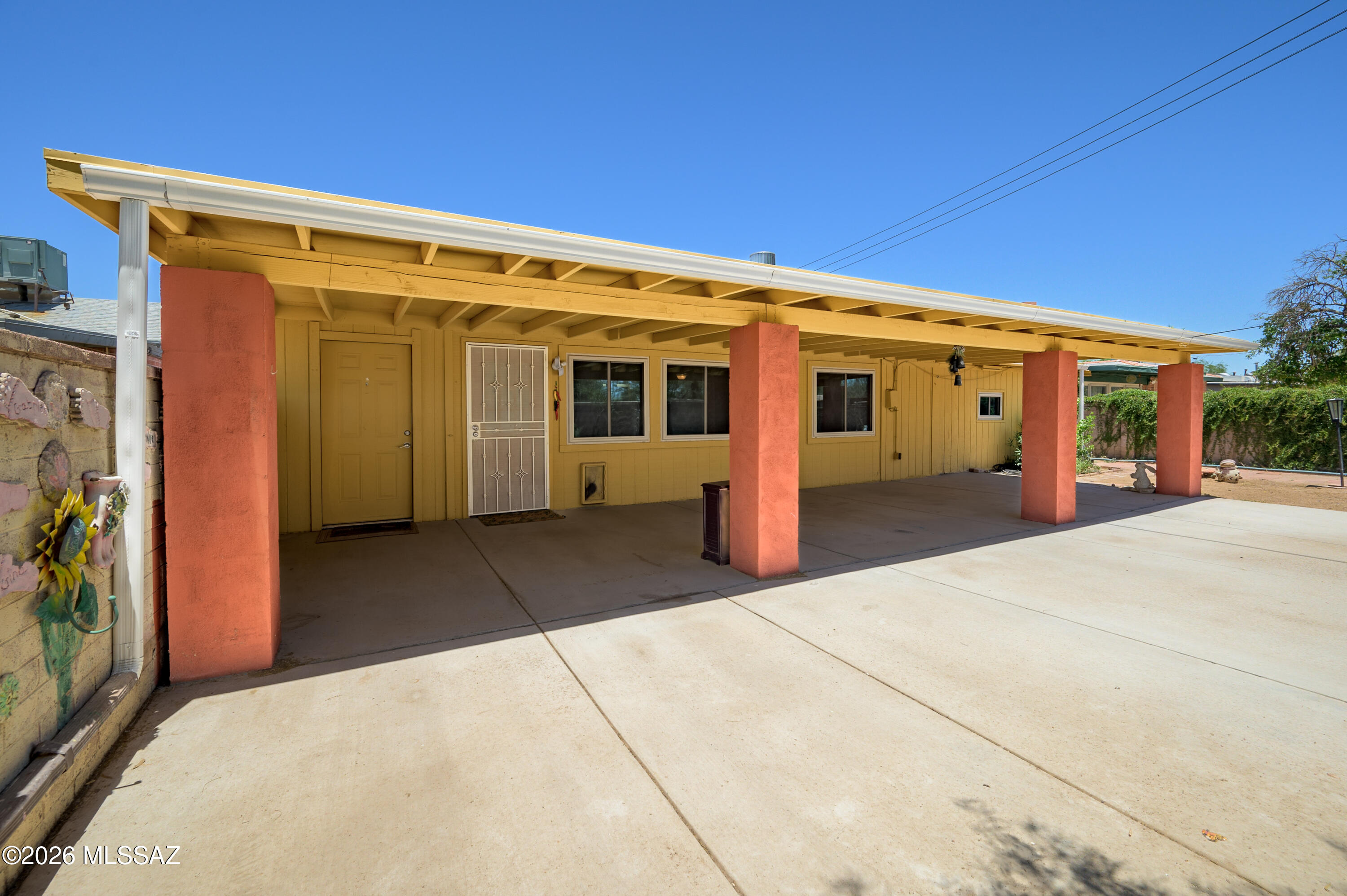 Country Club Manor - Residential